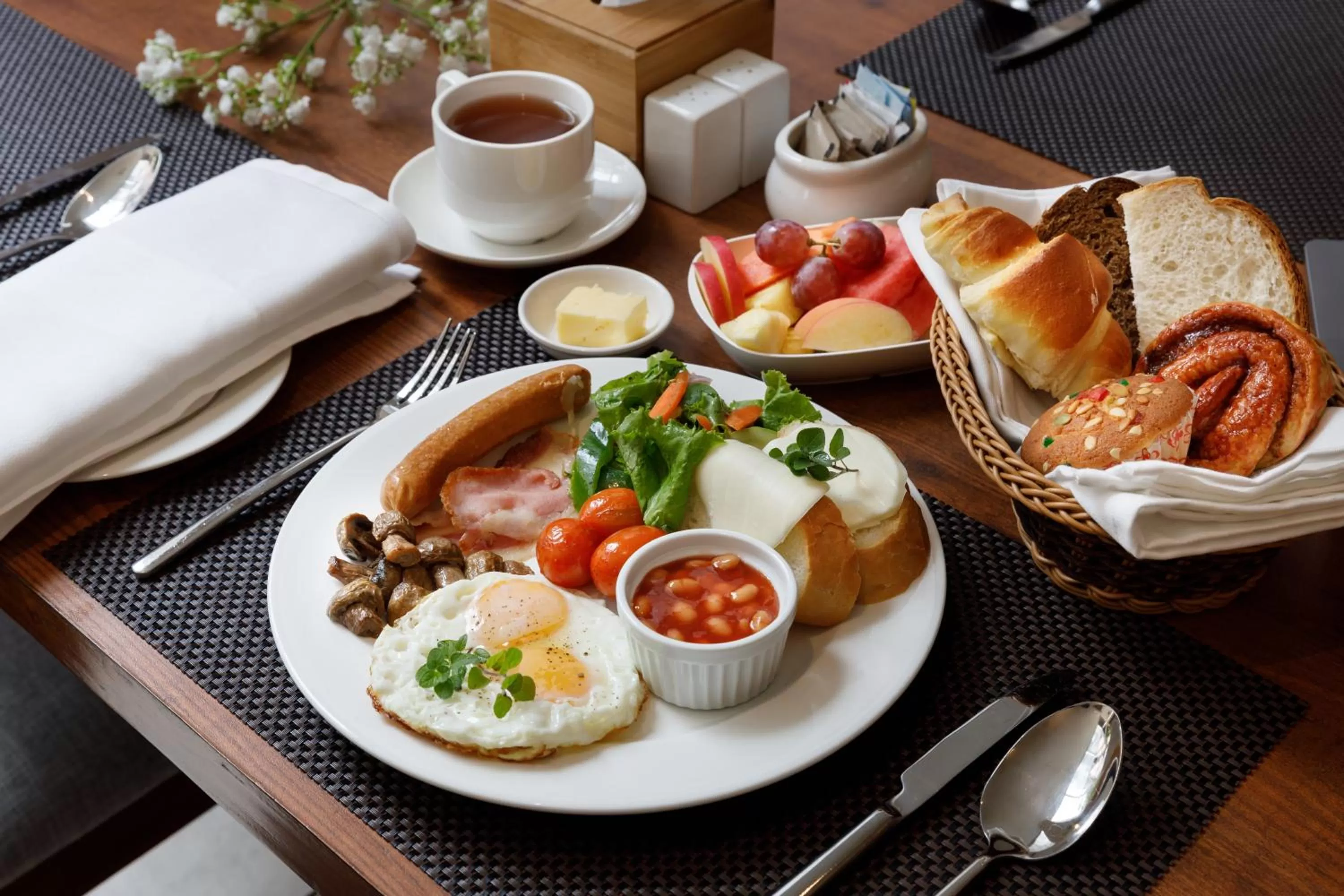 Restaurant/places to eat in Hotel Thrive, A Tropical Courtyard