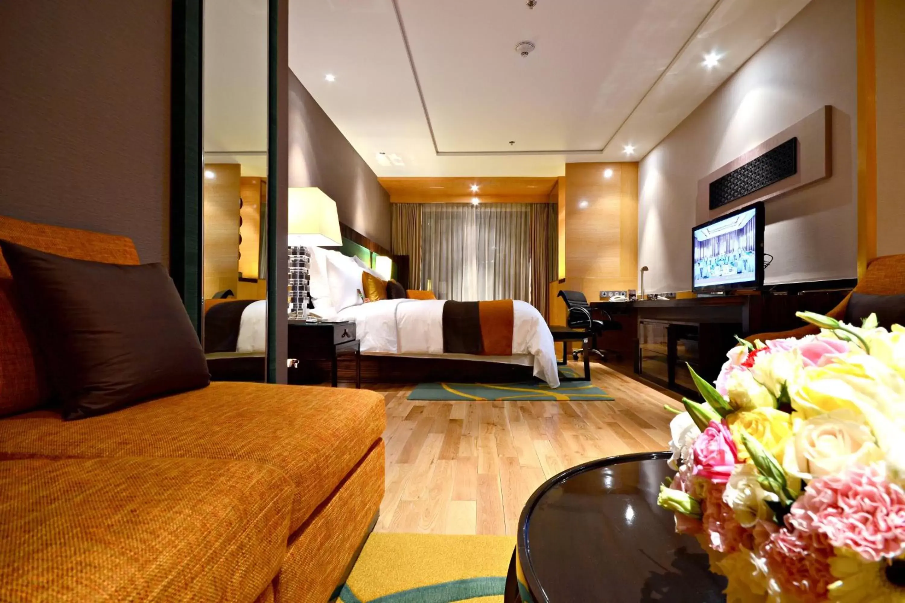 Photo of the whole room in Renaissance Bangkok Ratchaprasong Hotel