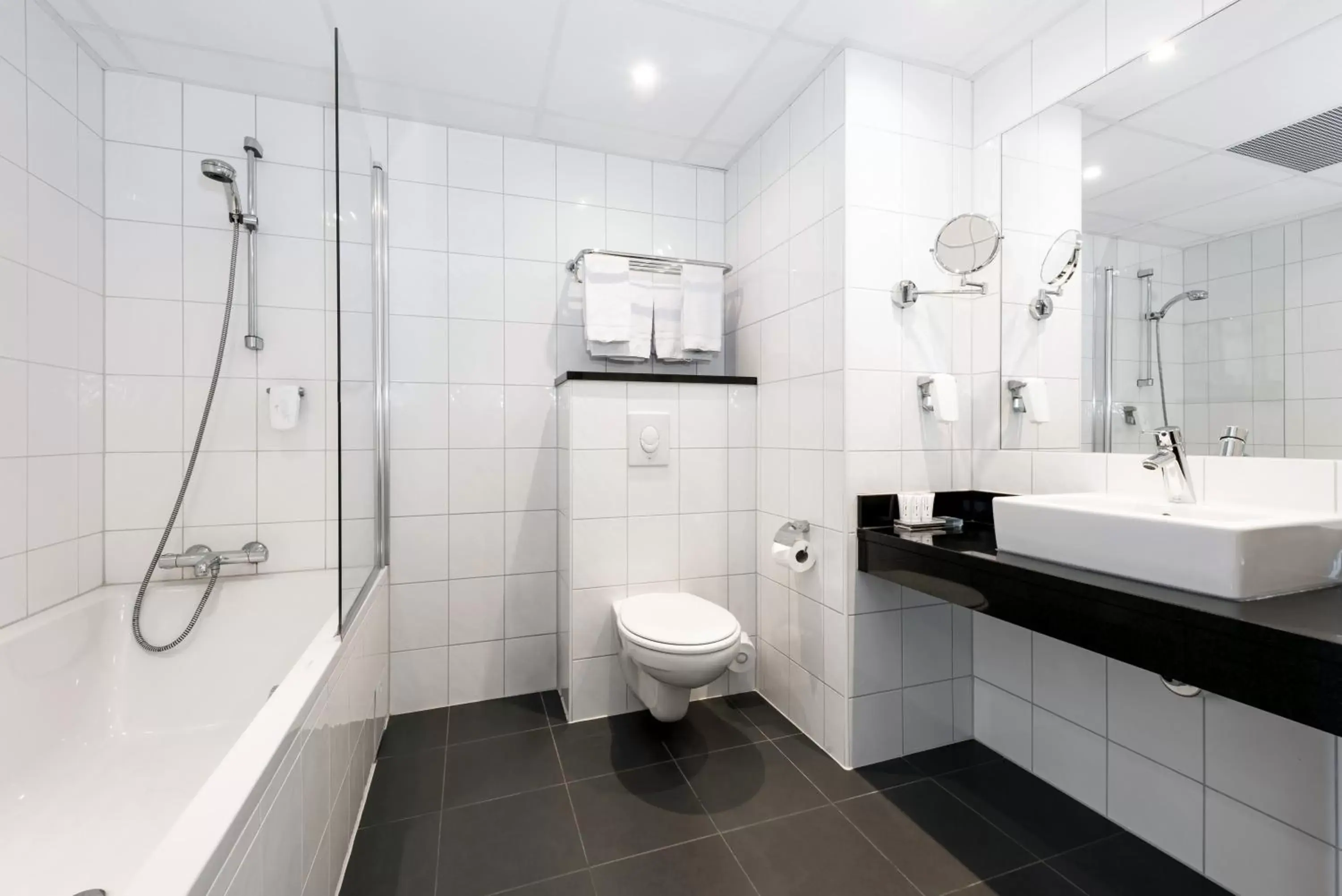 Bathroom in Quality Hotel Residence