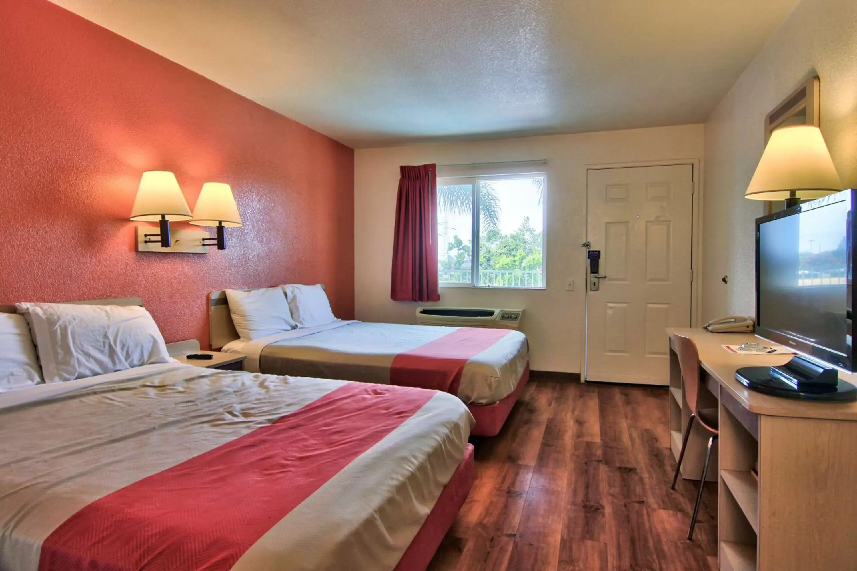 TV and multimedia, Room Photo in Motel 6-Sacramento, CA - South Sacramento and Elk Grove