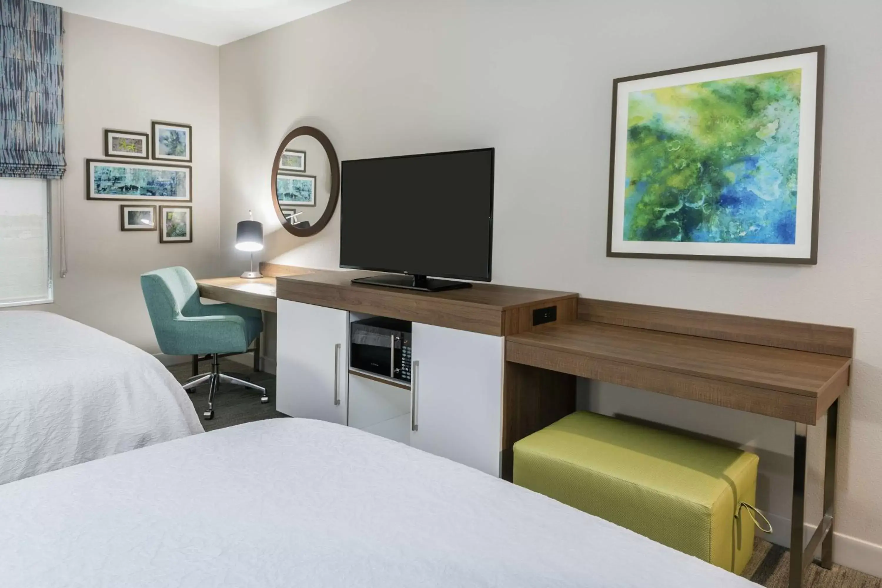 Bedroom, TV/Entertainment Center in Hampton Inn & Suites By Hilton-Corpus Christi Portland,Tx