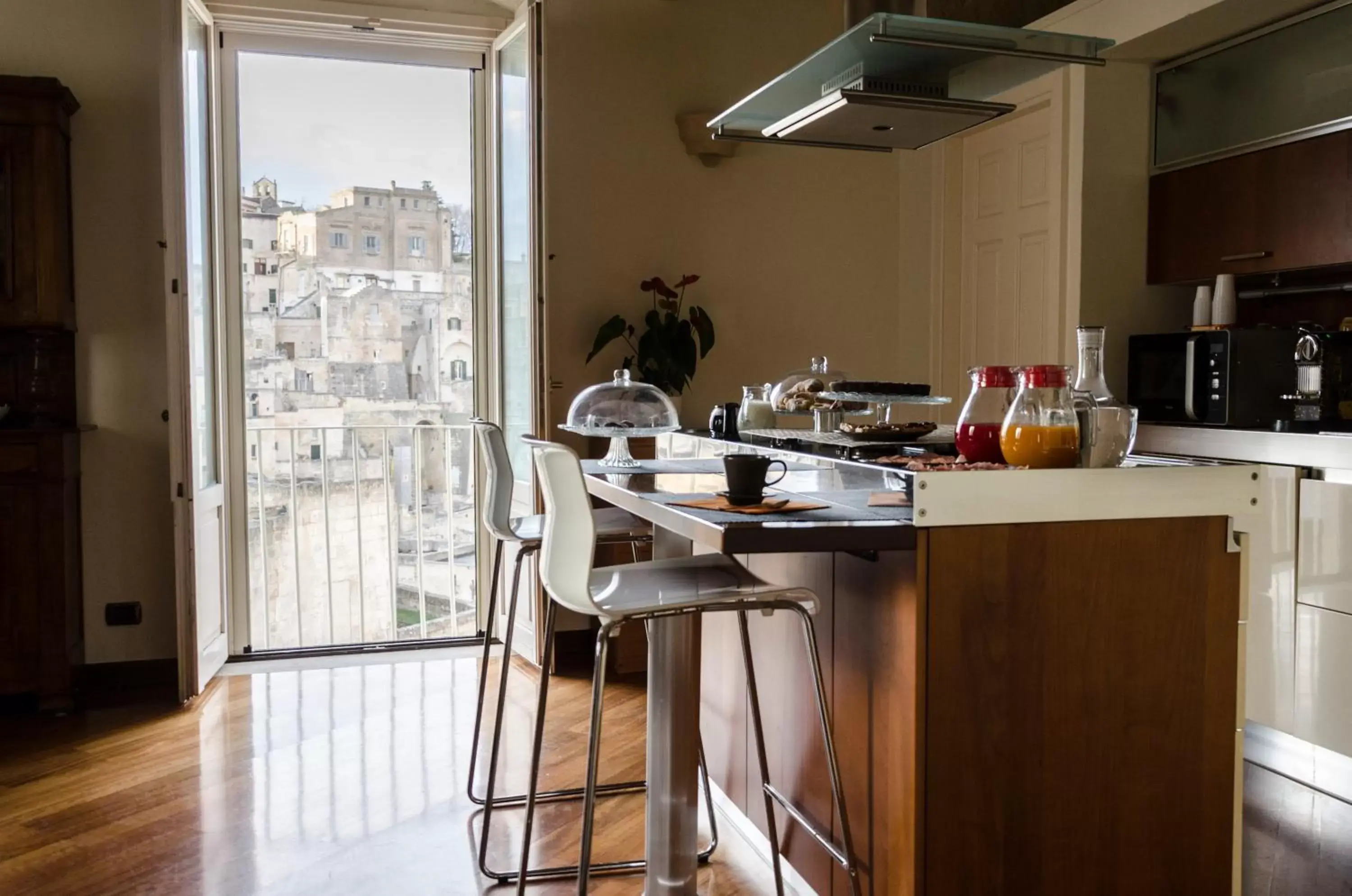 Balcony/Terrace, Kitchen/Kitchenette in Alla dimora di Chiara Suite and Rooms