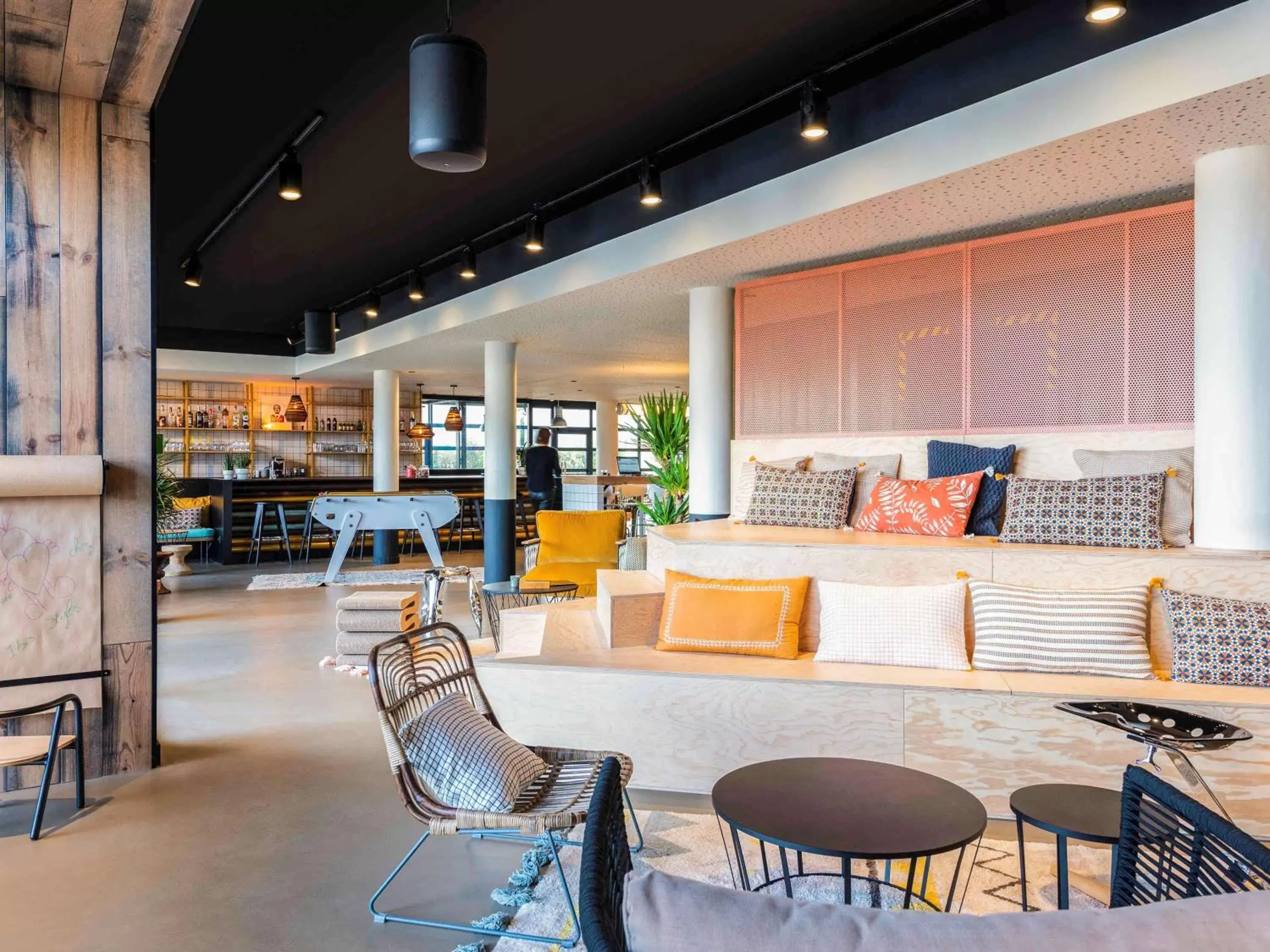 Property building, Lounge/Bar in ibis Styles Lyon Meyzieu Stadium