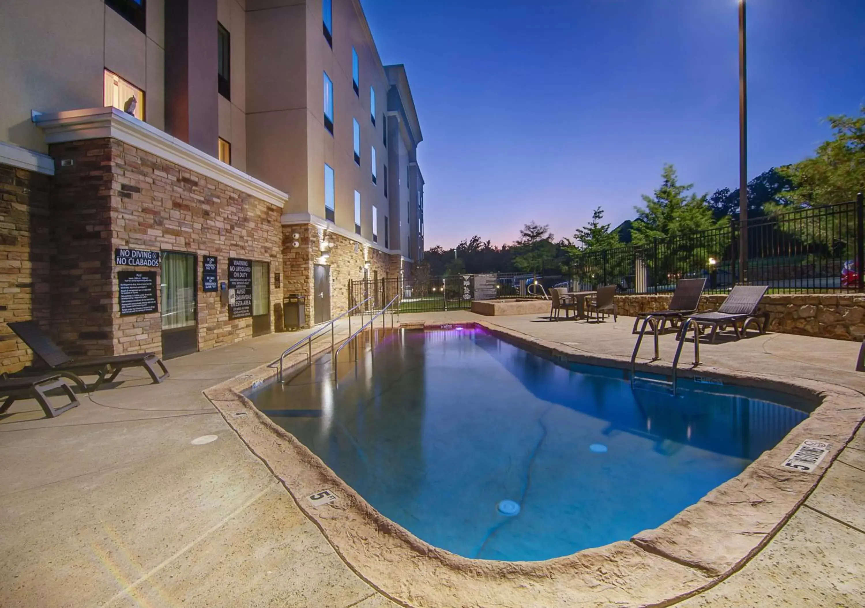 Pool view, Swimming Pool in Hampton Inn and Suites Trophy Club - Fort Worth North