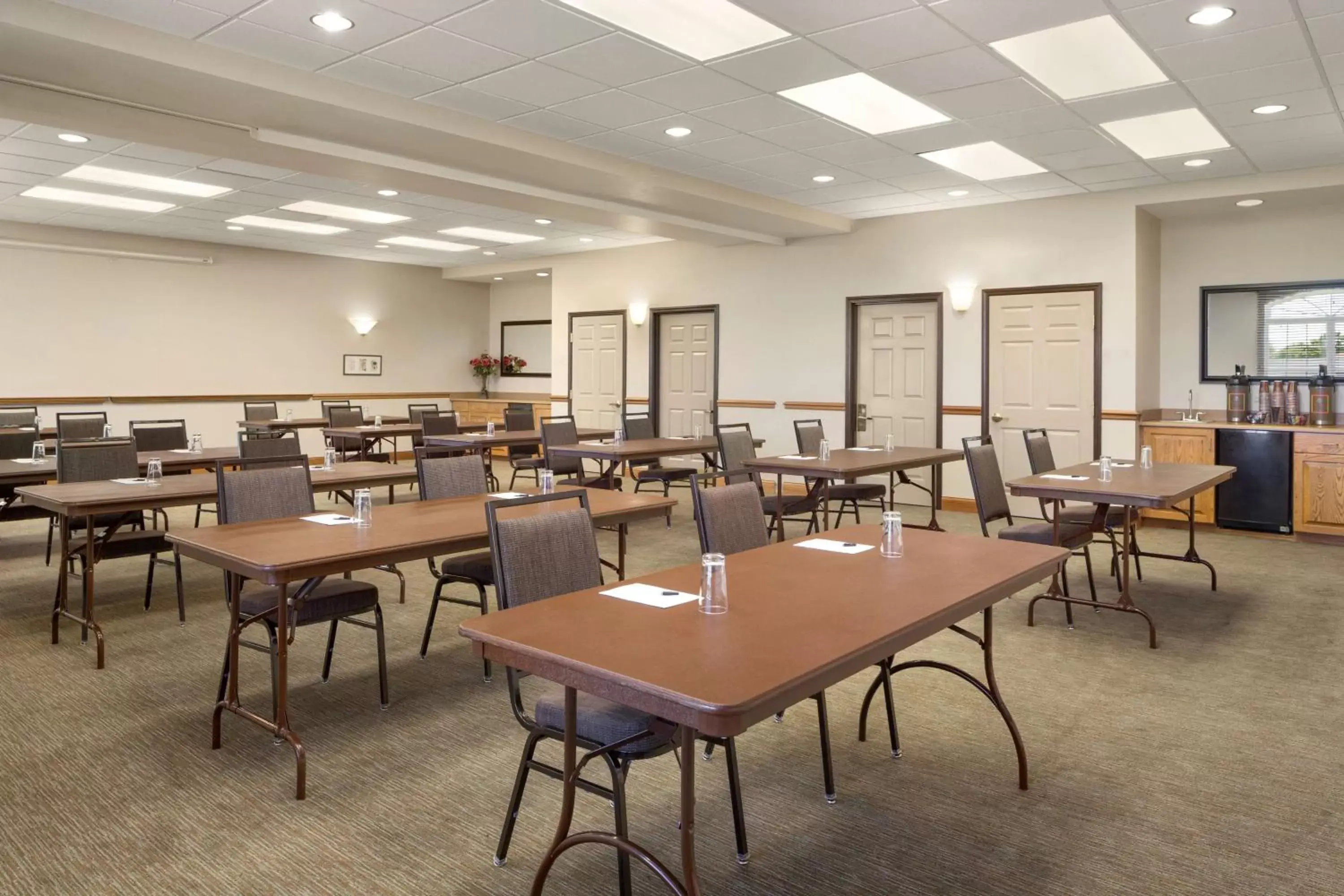 On site, Restaurant/Places to Eat in Country Inn & Suites by Radisson, Findlay, OH