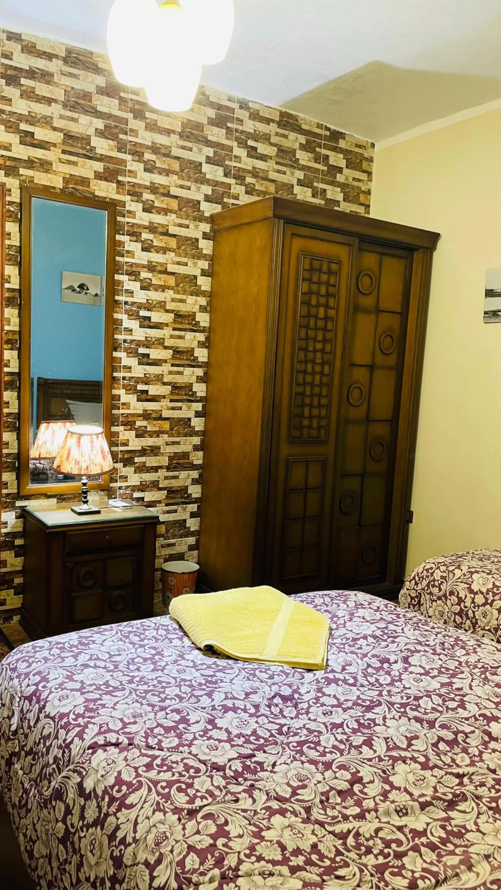 Bed in Sphinx palace pyramids view