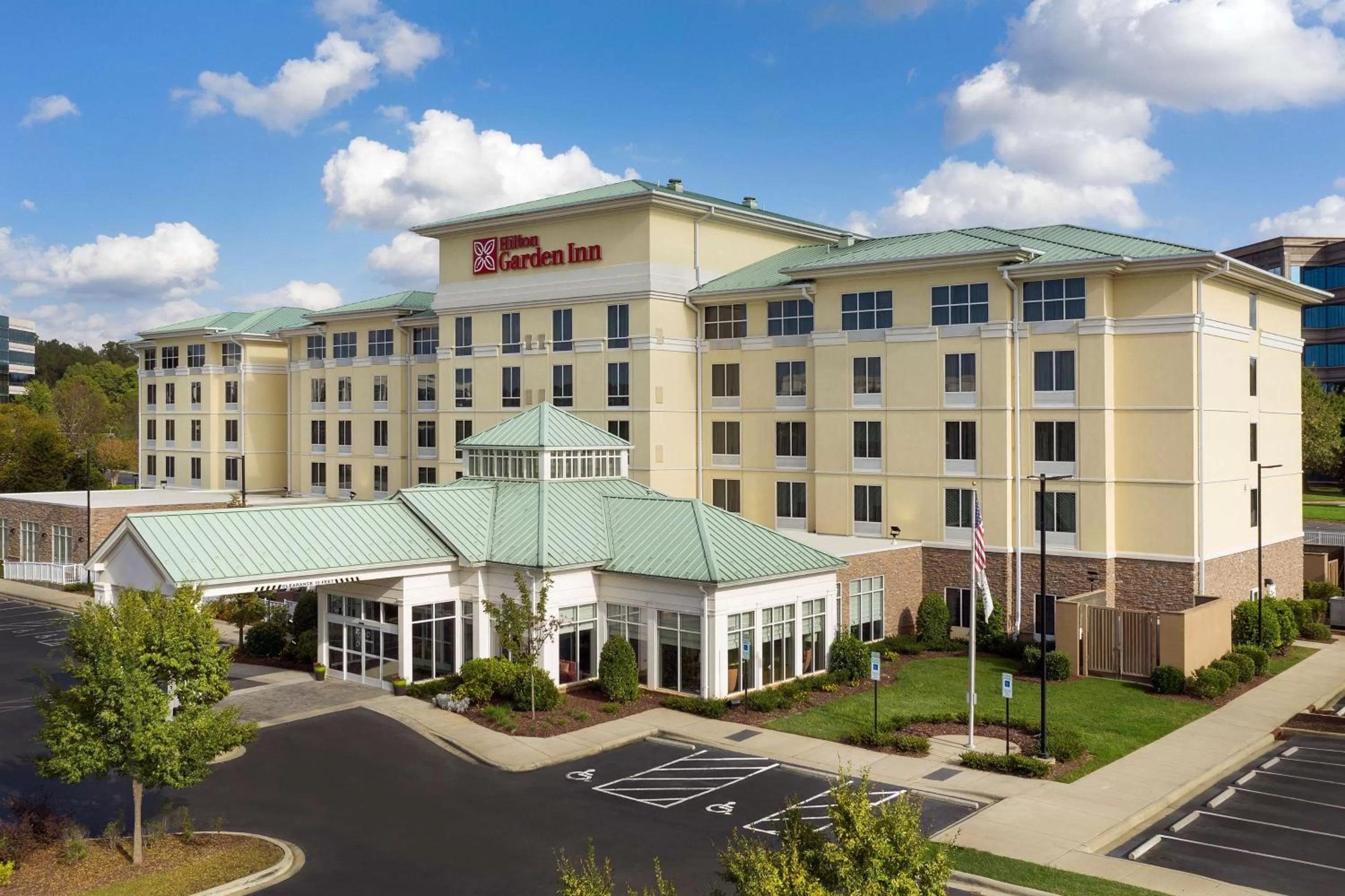 Property building in Hilton Garden Inn Charlotte Airport