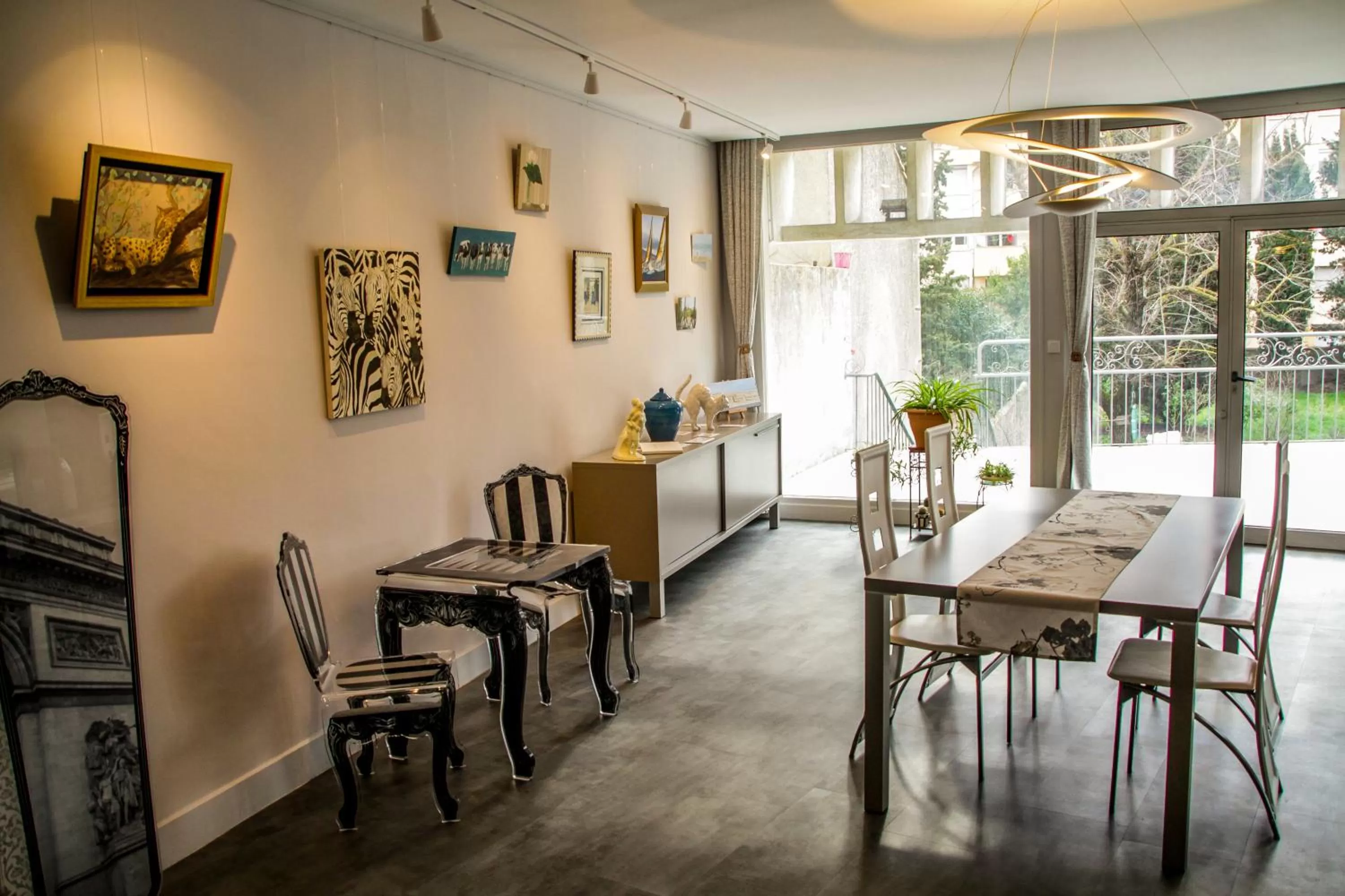 Lounge or bar in Art Home BnB