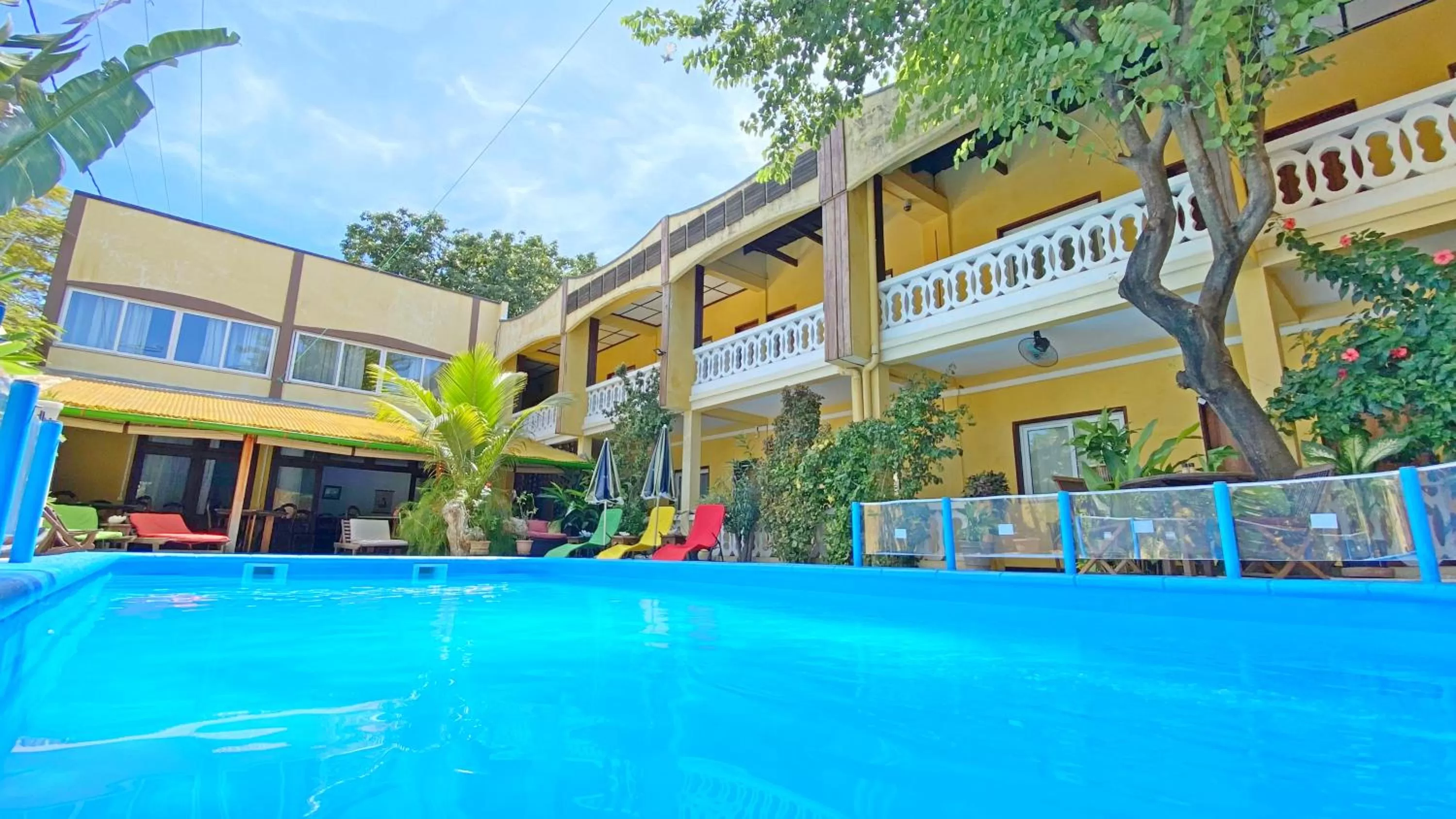 Property building in Hôtel Restaurant Coco Lodge Majunga