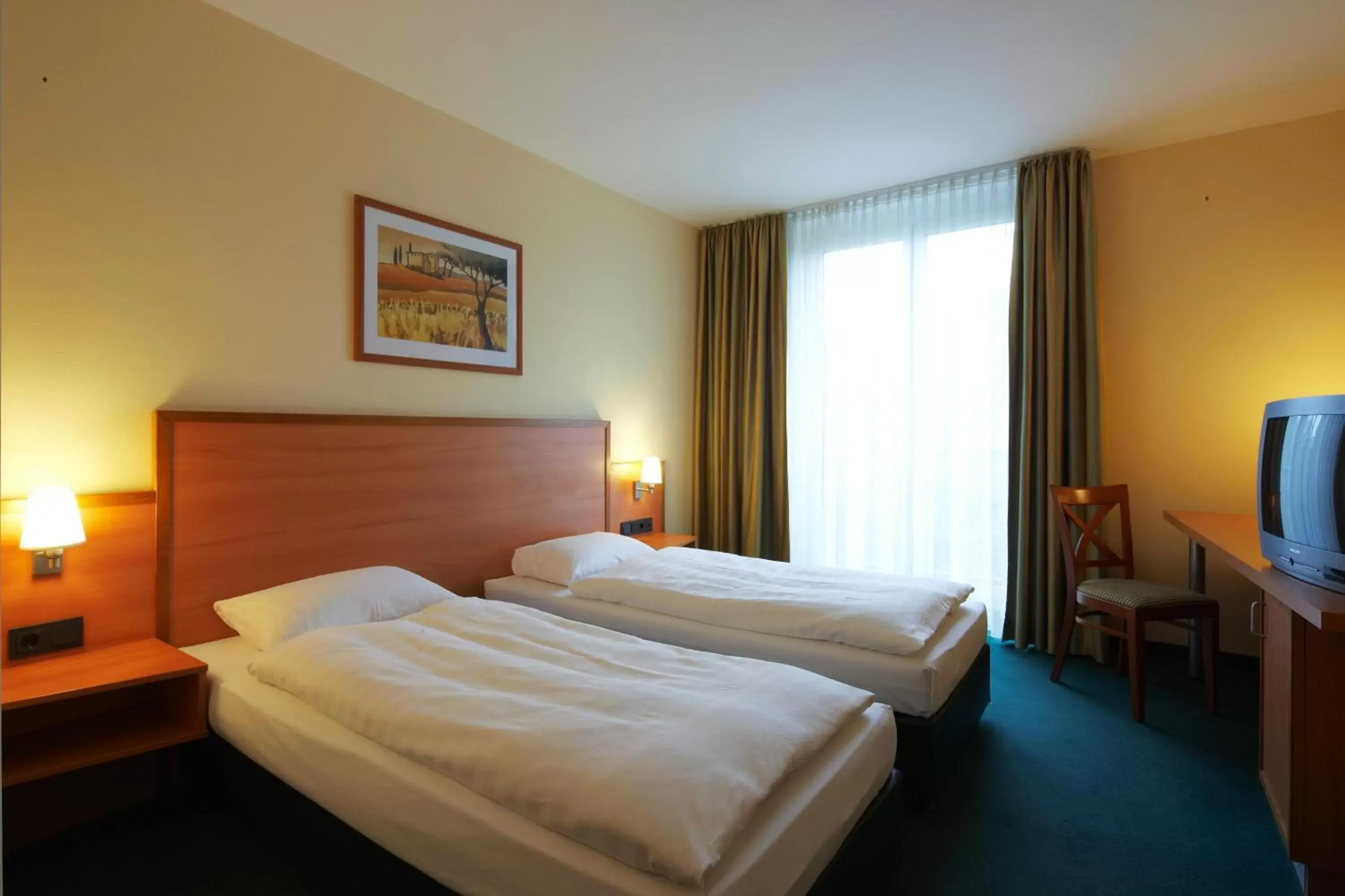 Photo of the whole room, Bed in IntercityHotel Bremen