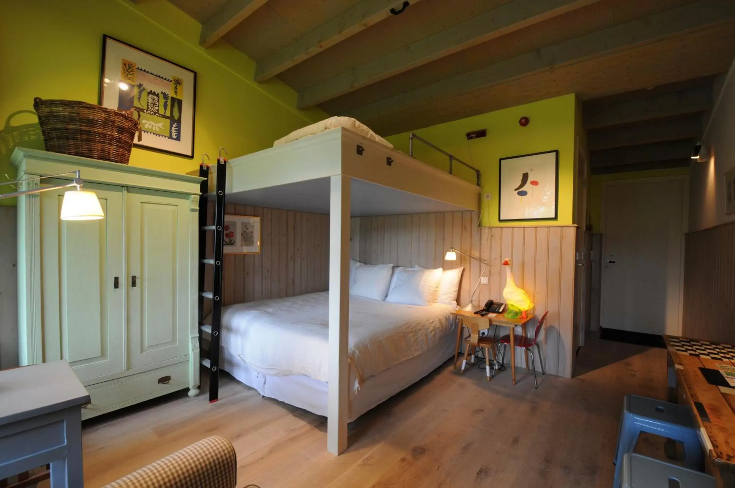 Bed, Bunk Bed in Villa Augustus