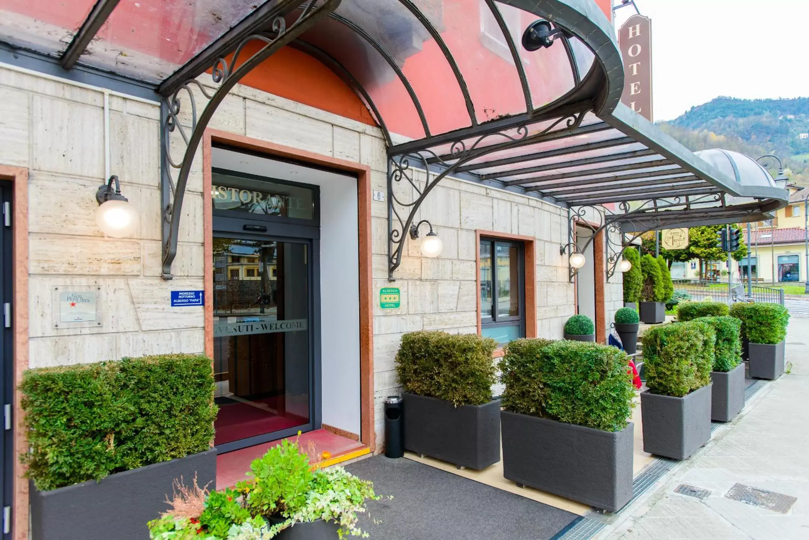 Facade/entrance, Property Building in Bes Hotel Papa San Pellegrino Terme