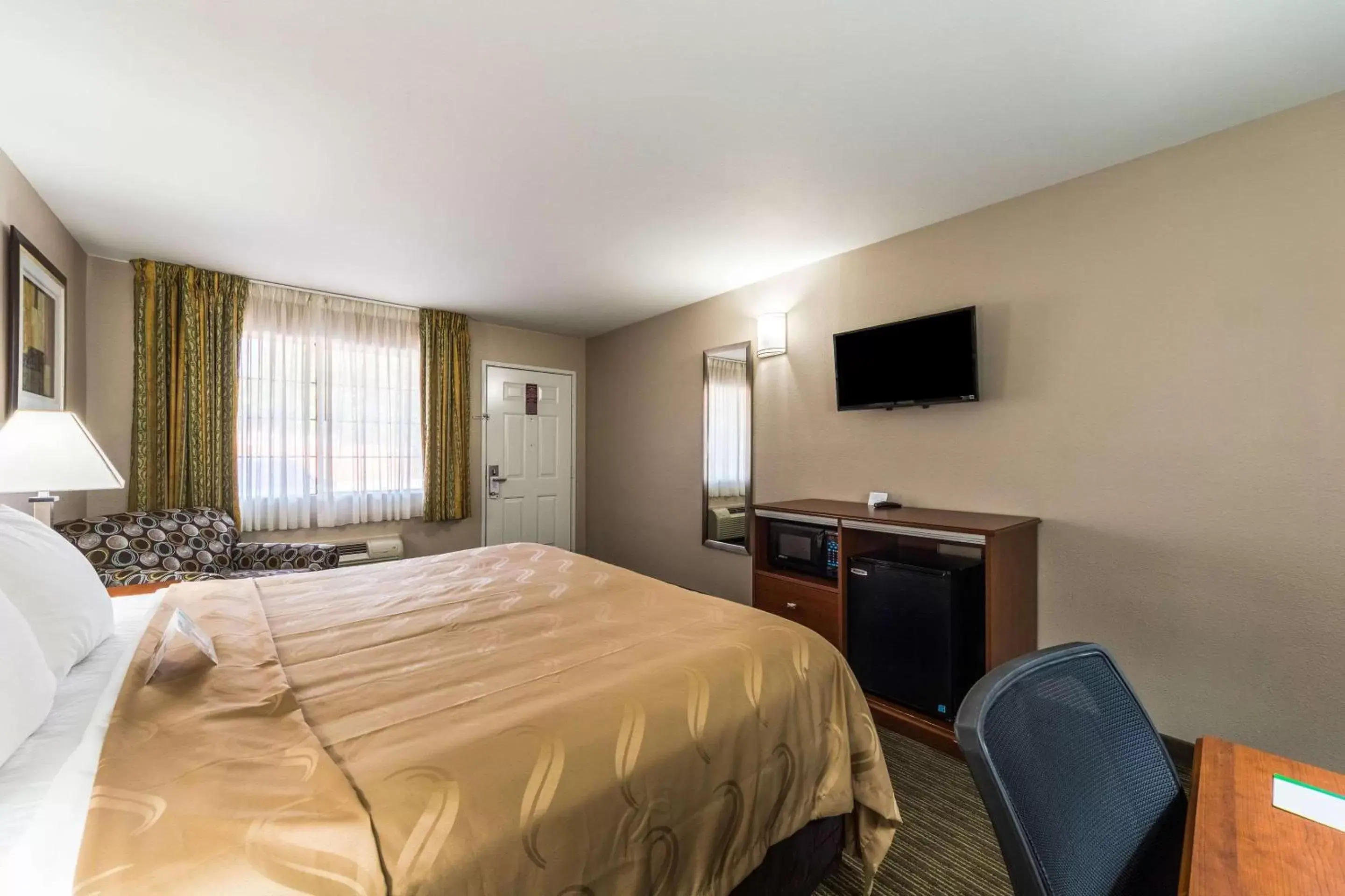 Photo of the whole room, Bed in Quality Inn University near Downtown Photo of the whole room, Bed in Quality Inn University near Downtown