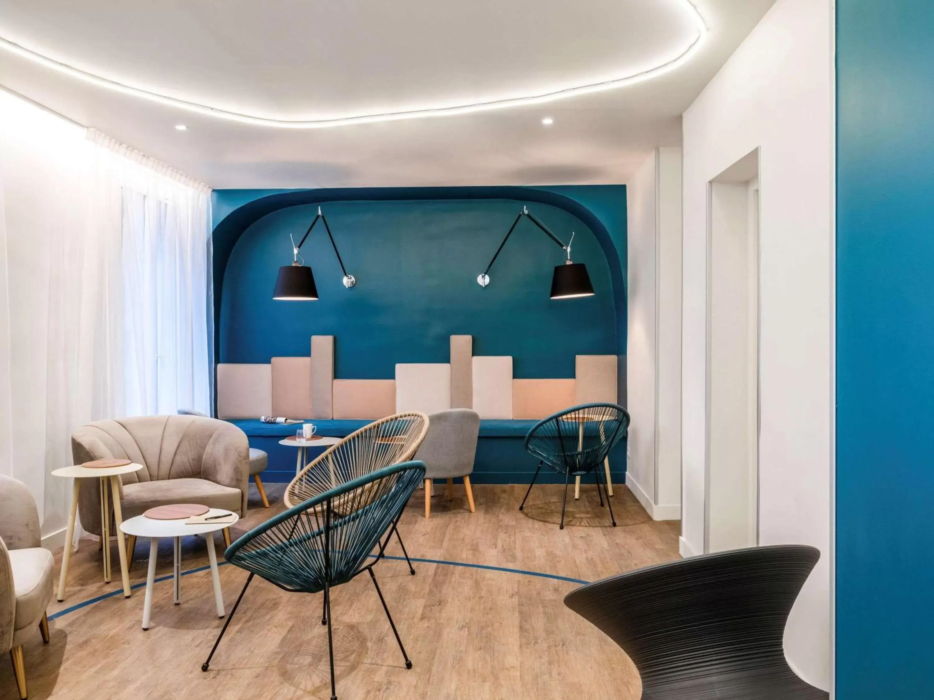 Property building, Seating Area in ibis Styles Asnieres Centre