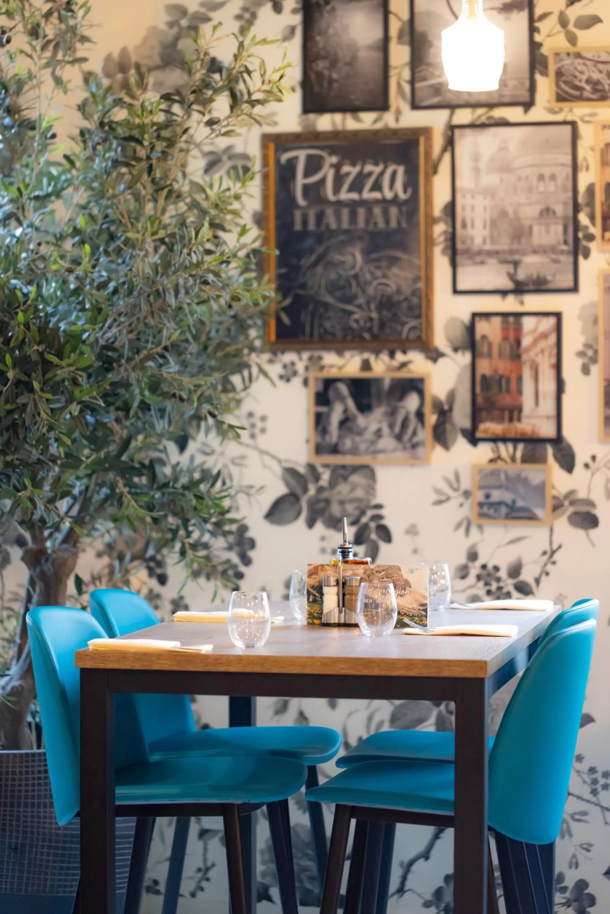 Dining area in ibis budget Besançon Centre Gare