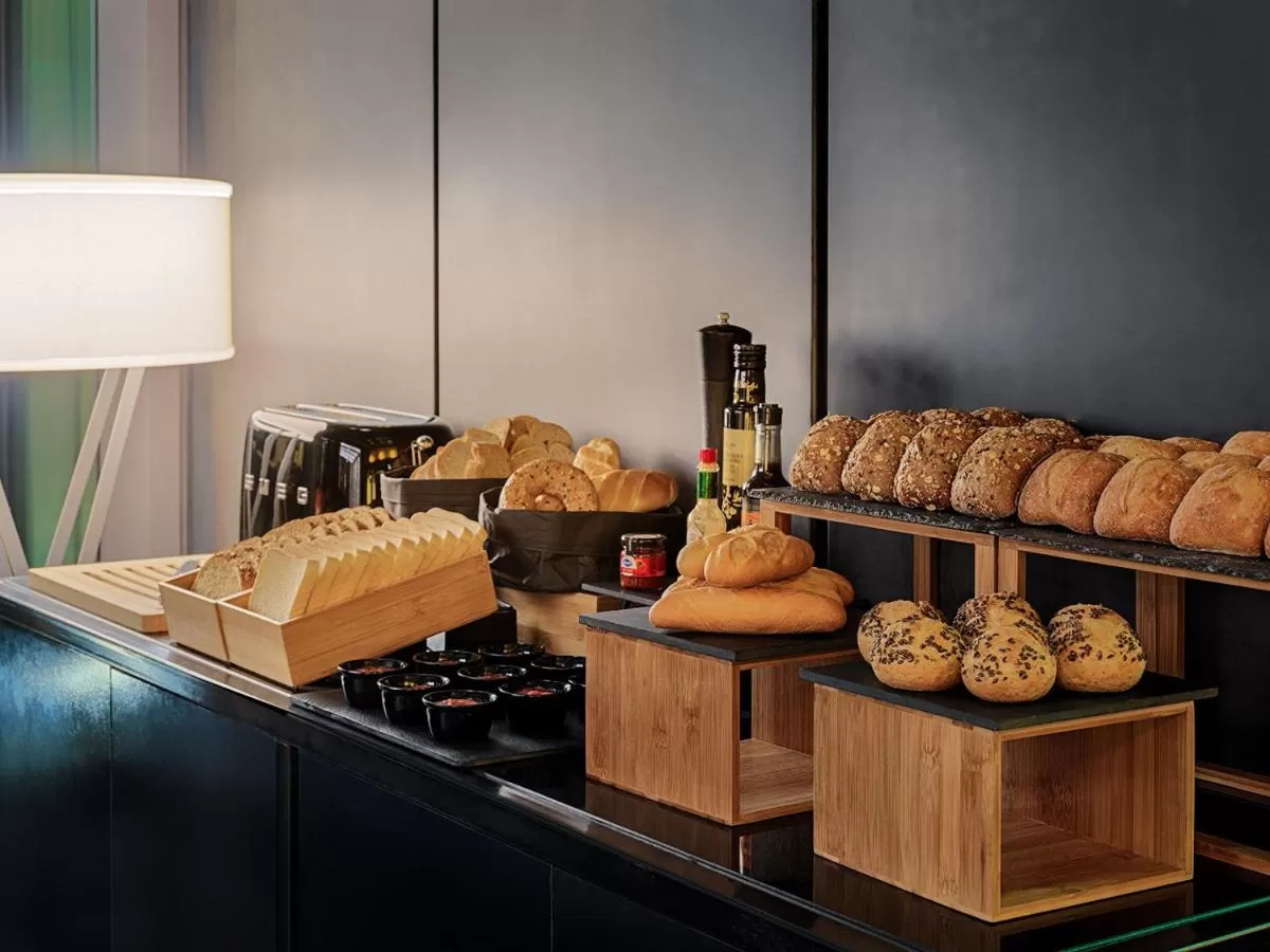 Breakfast in H10 Port Vell 4* Sup