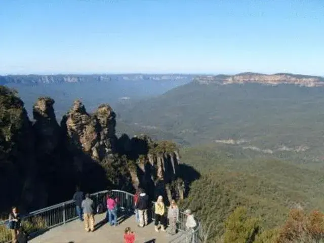 group of guests in Katoomba Mountain Lodge