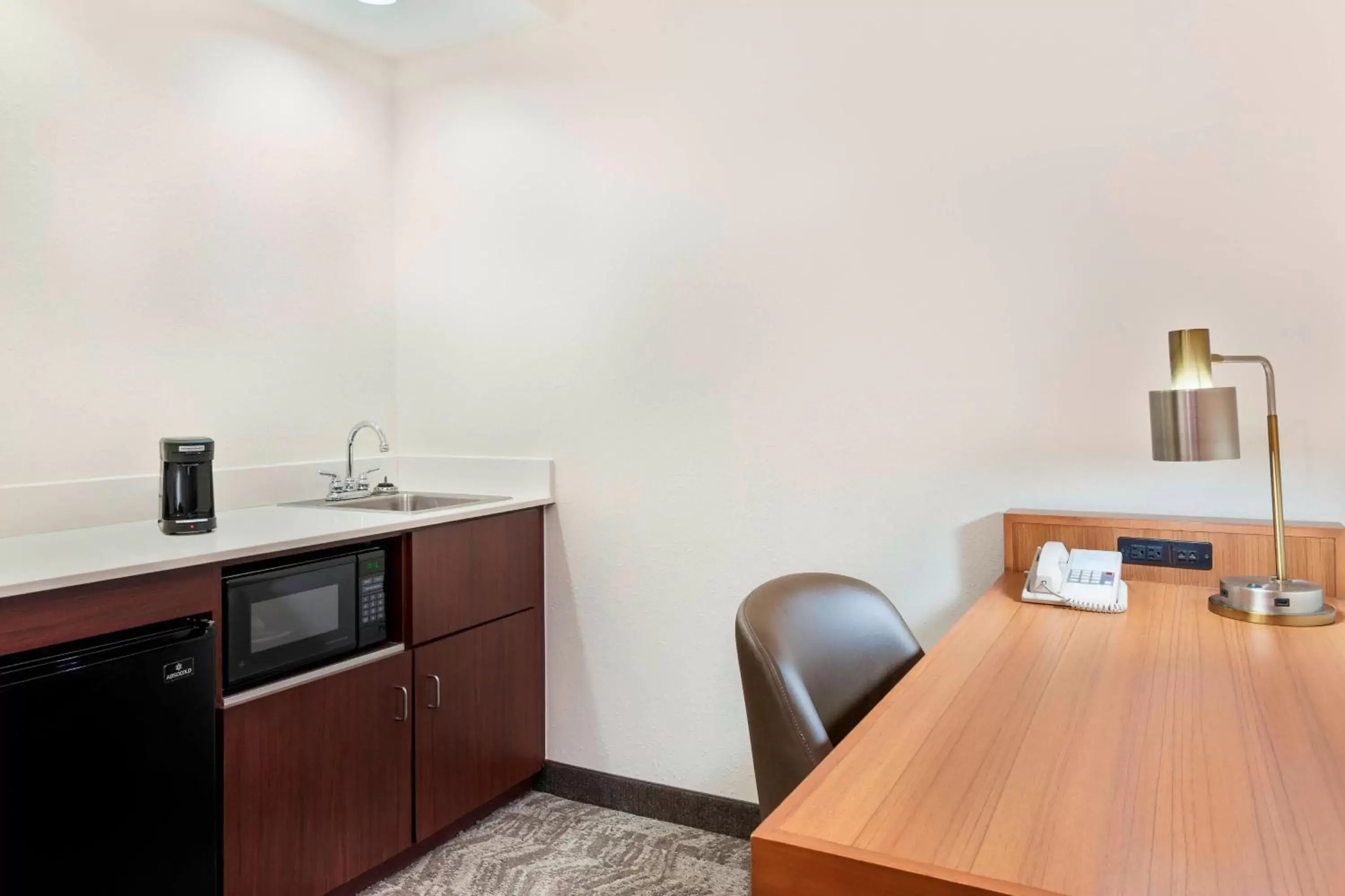 Photo of the whole room, Kitchen/Kitchenette in SpringHill Suites Asheville