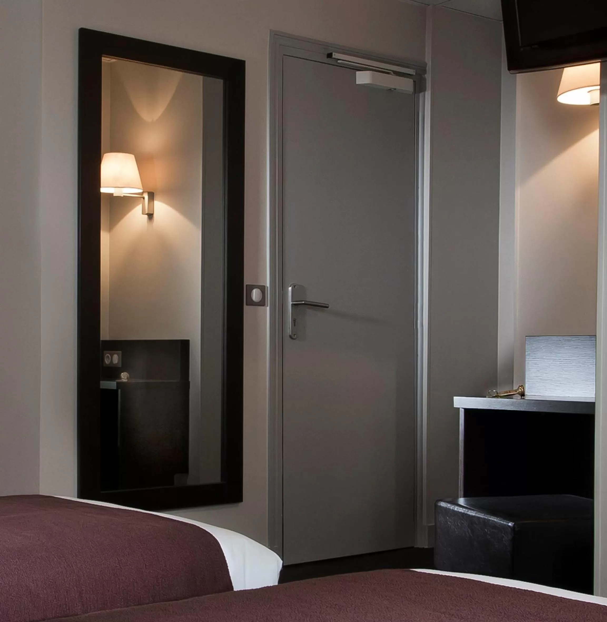 Photo of the whole room, Bed in Hôtel des Ecrivains