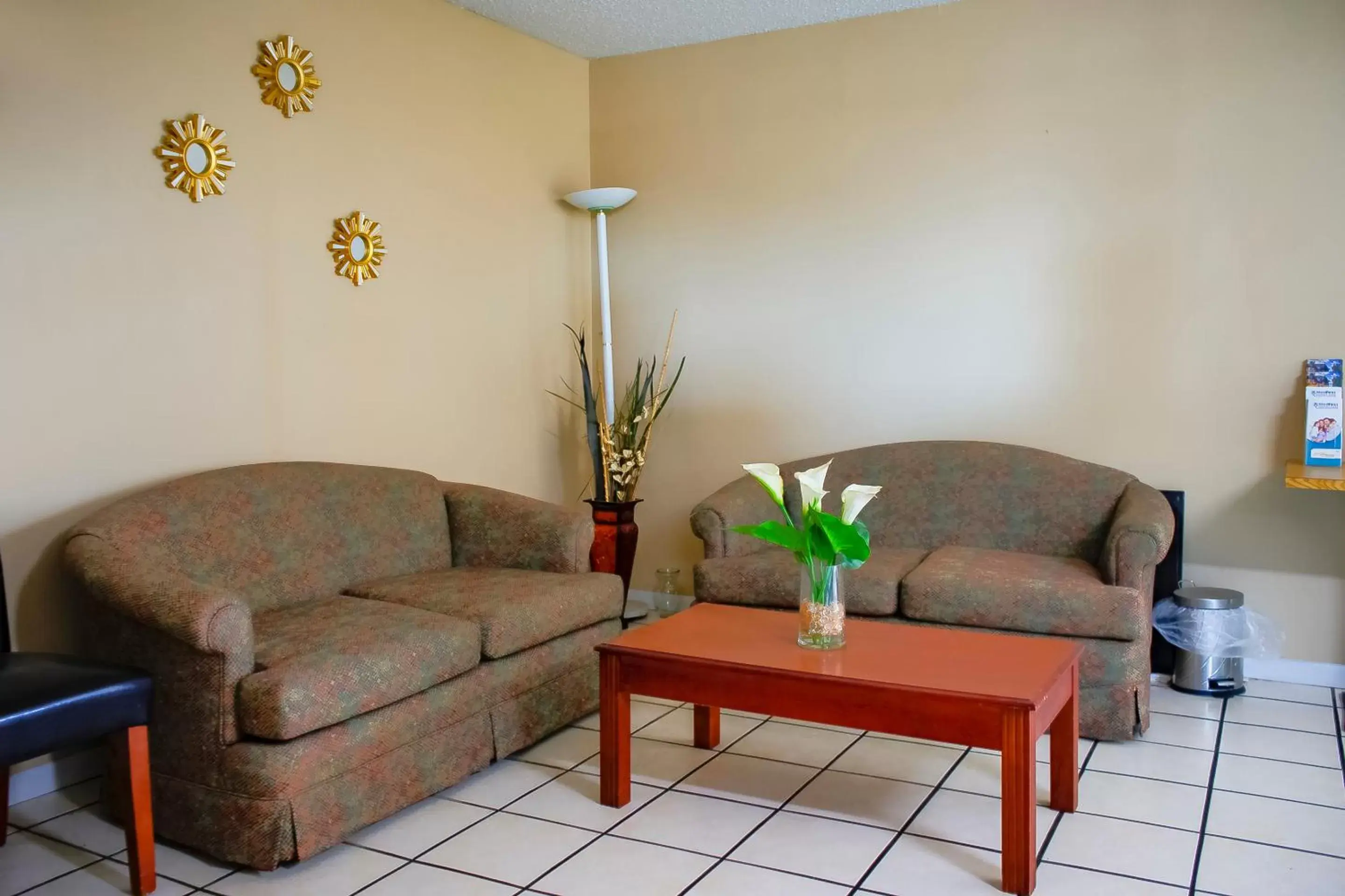 Lobby or reception, Seating Area in OYO Hotel Duncan, OK - Hwy 81 Near Chisholm Casino