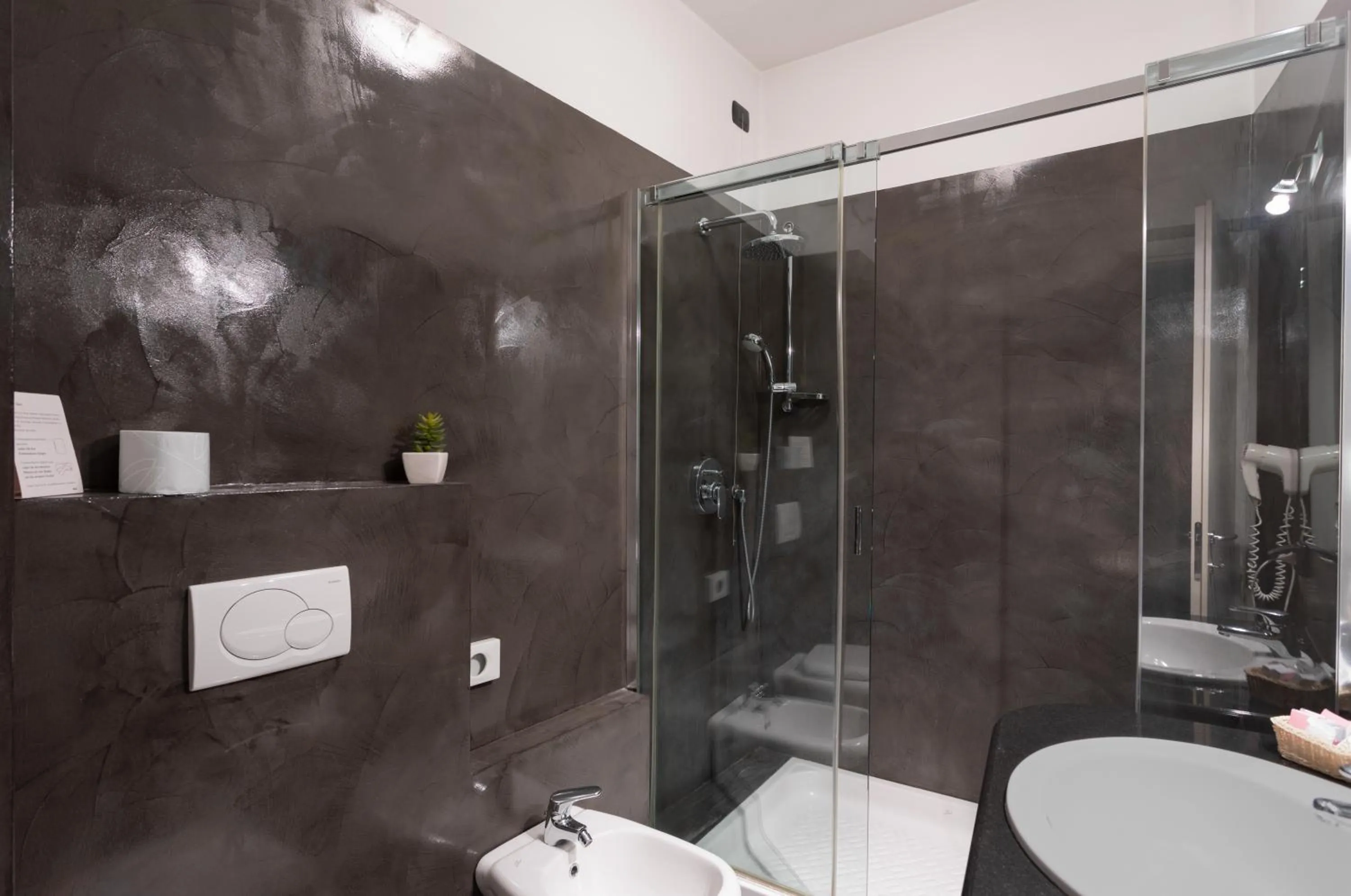 Bathroom in Hotel Dei Tigli