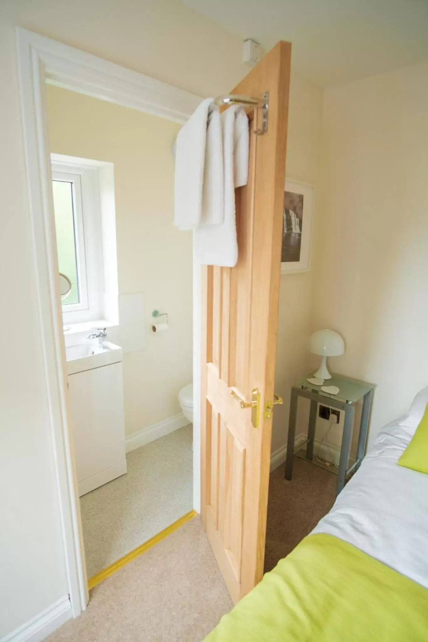 Bed, Bathroom in Mill Lodge-Brecon Beacons