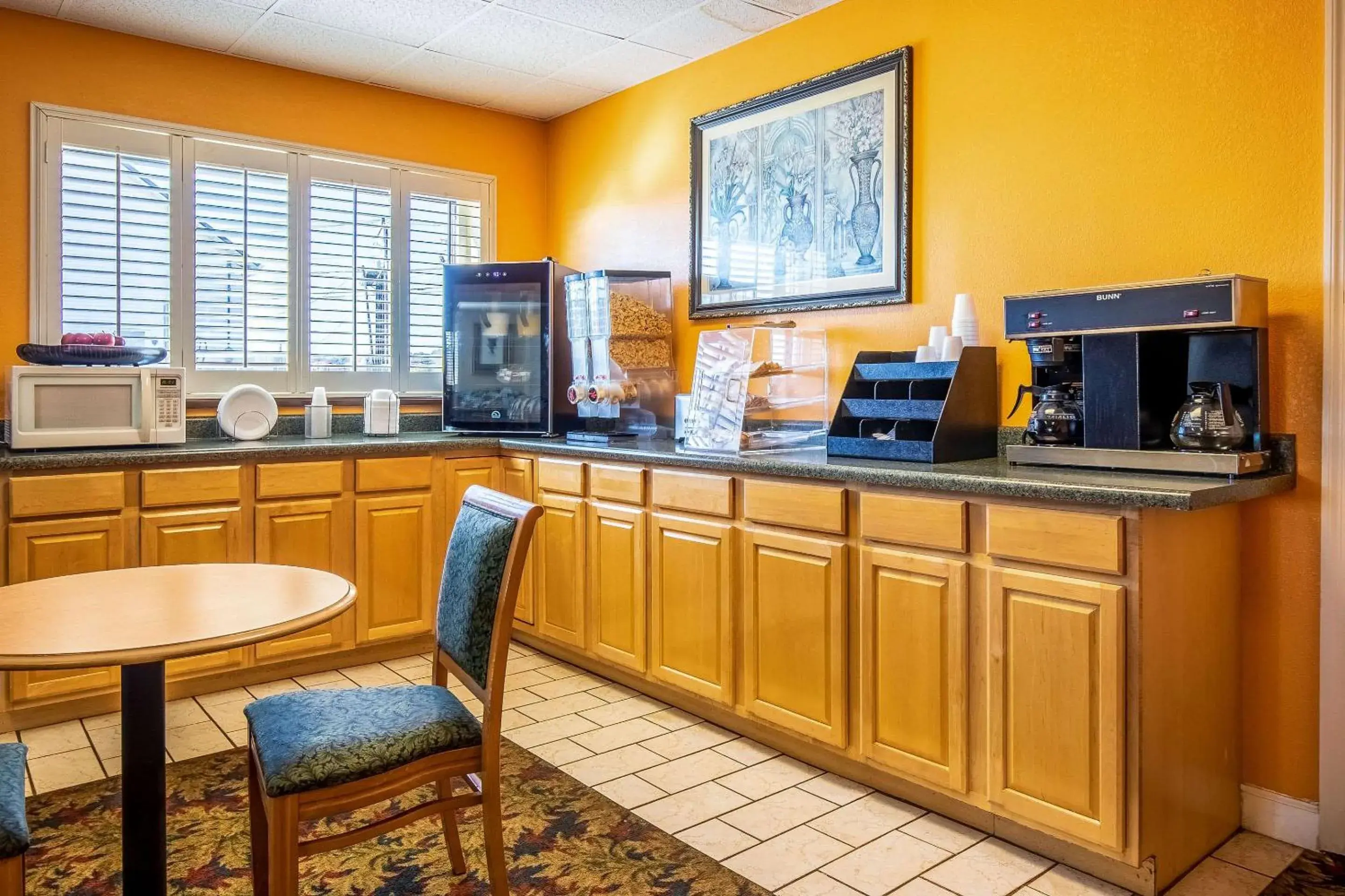 Restaurant/places to eat, Kitchen/Kitchenette in Econo Lodge Knoxville