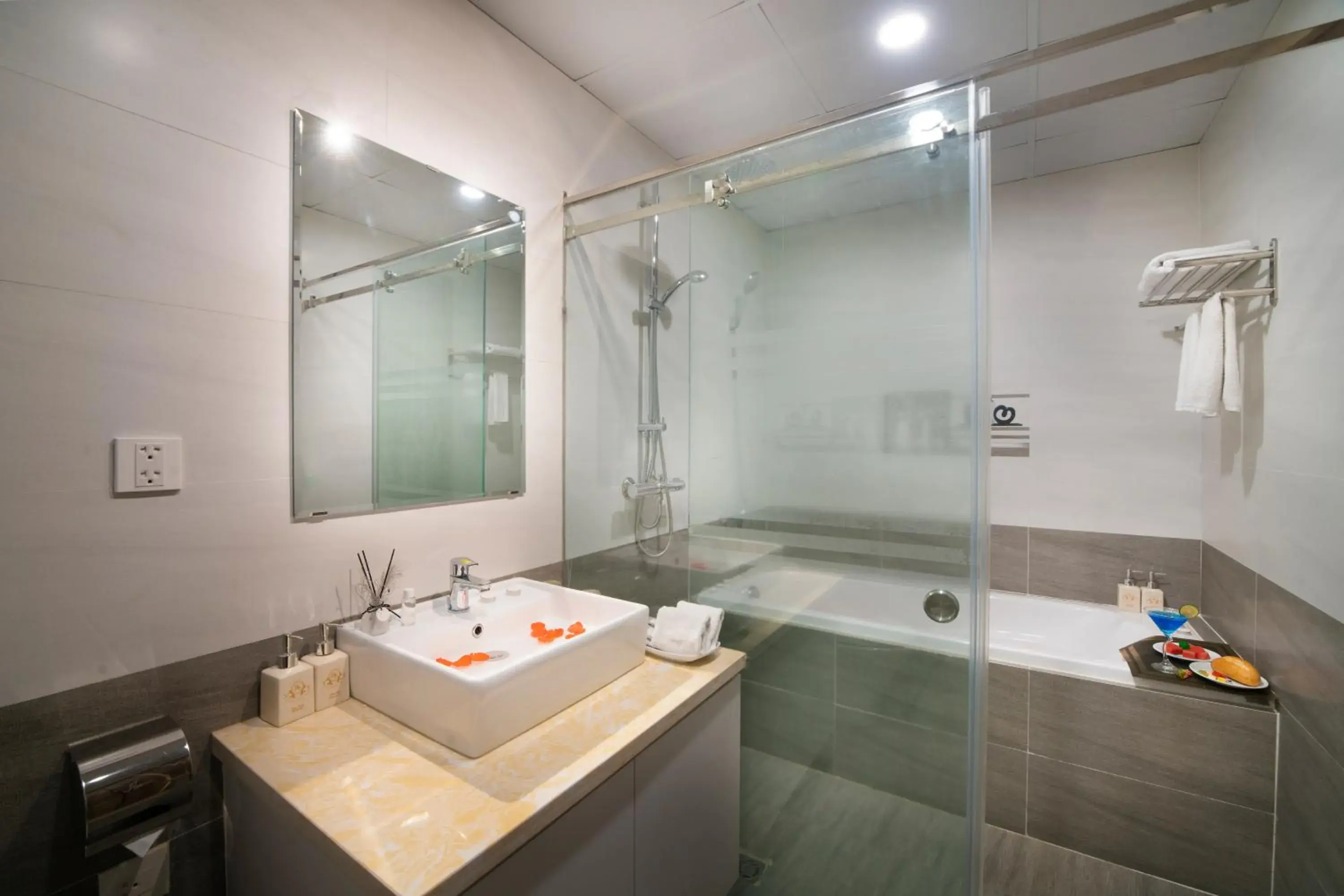 Bathroom in Bao Hung Hotel and Apartment