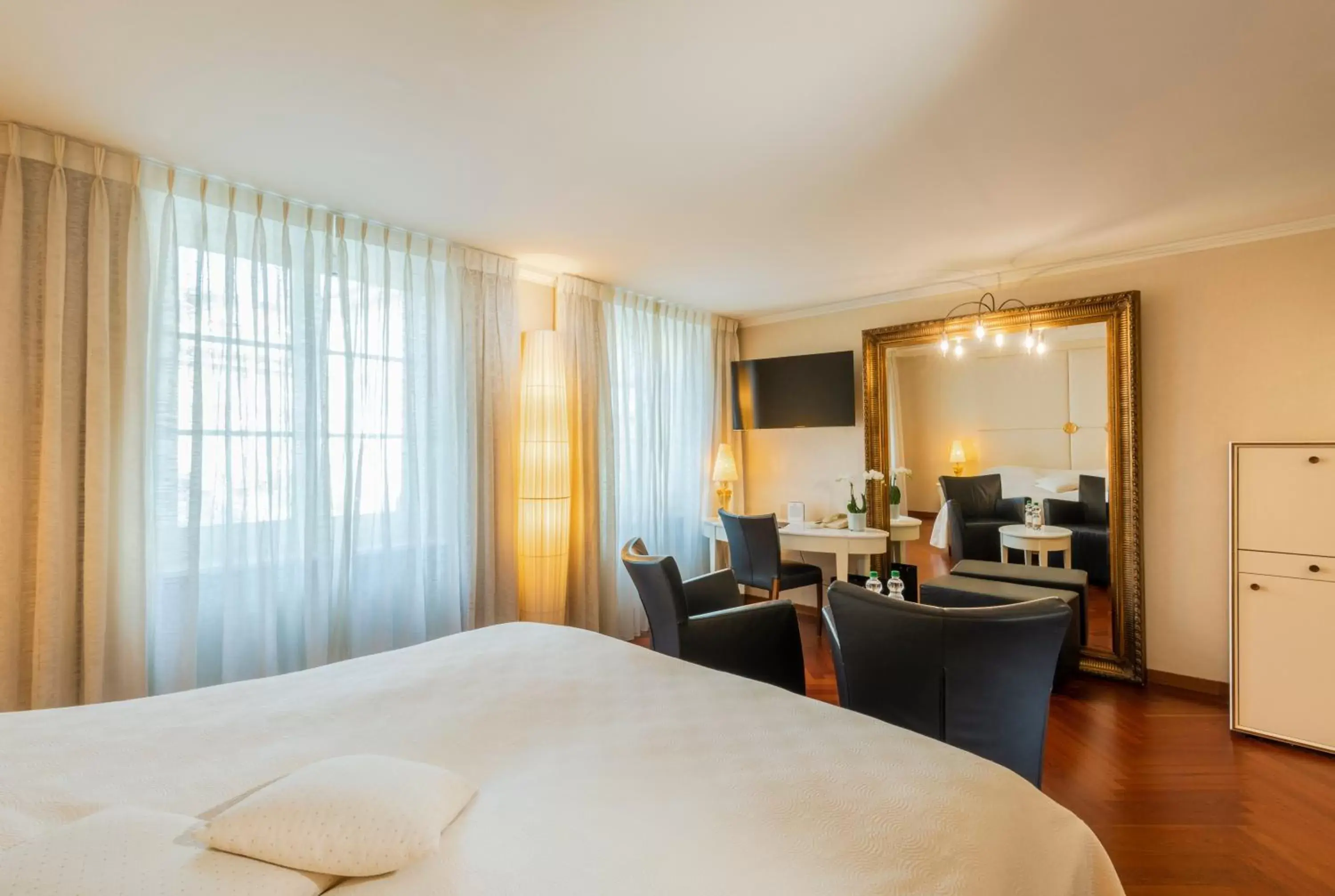 Bedroom in Hotel des Balances