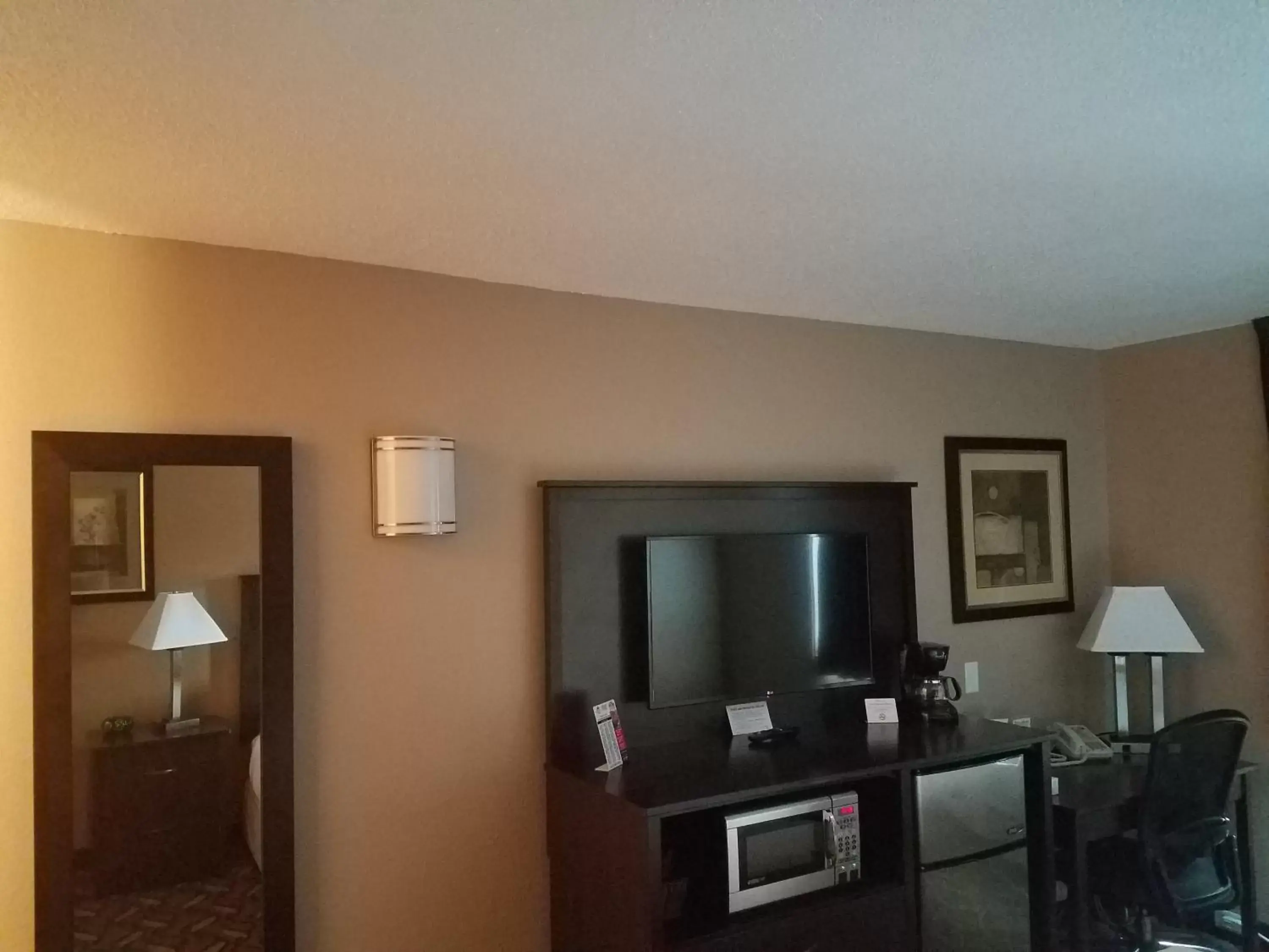 TV and multimedia, TV/Entertainment Center in Americas Best Value Inn and Suites Bismarck
