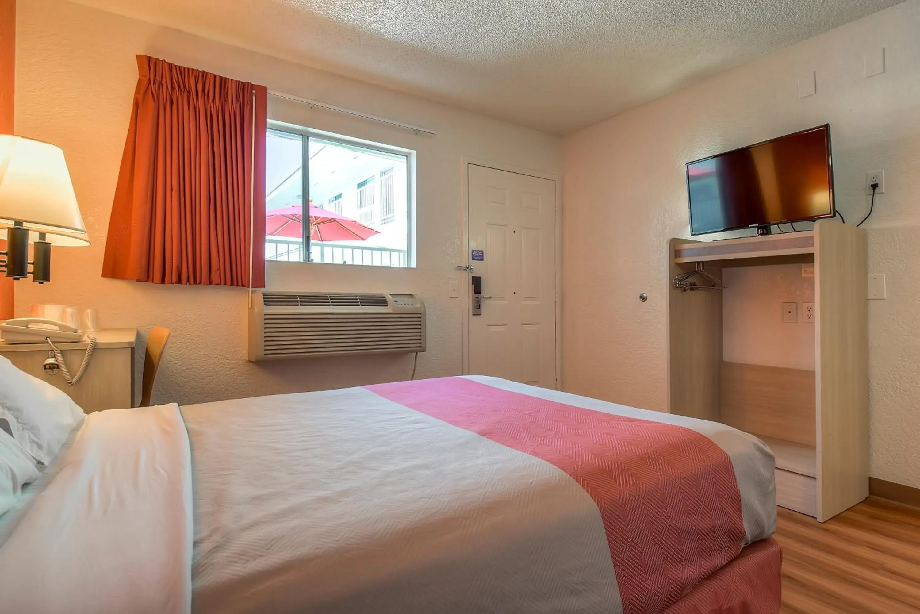 Bed in Motel 6-Rowland Heights, CA - Los Angeles - Pomona