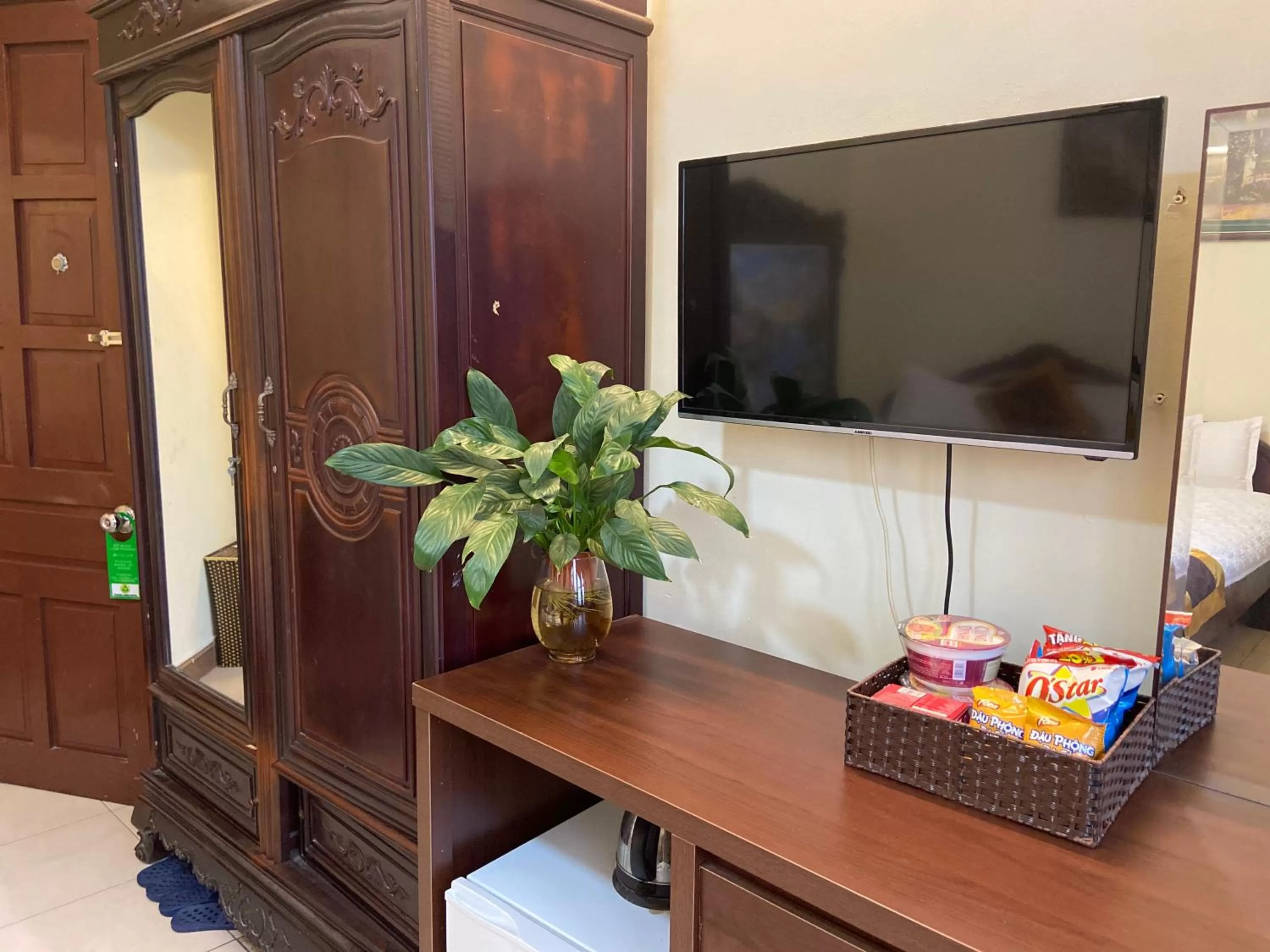 Communal lounge/ TV room in Thang Long Hotel