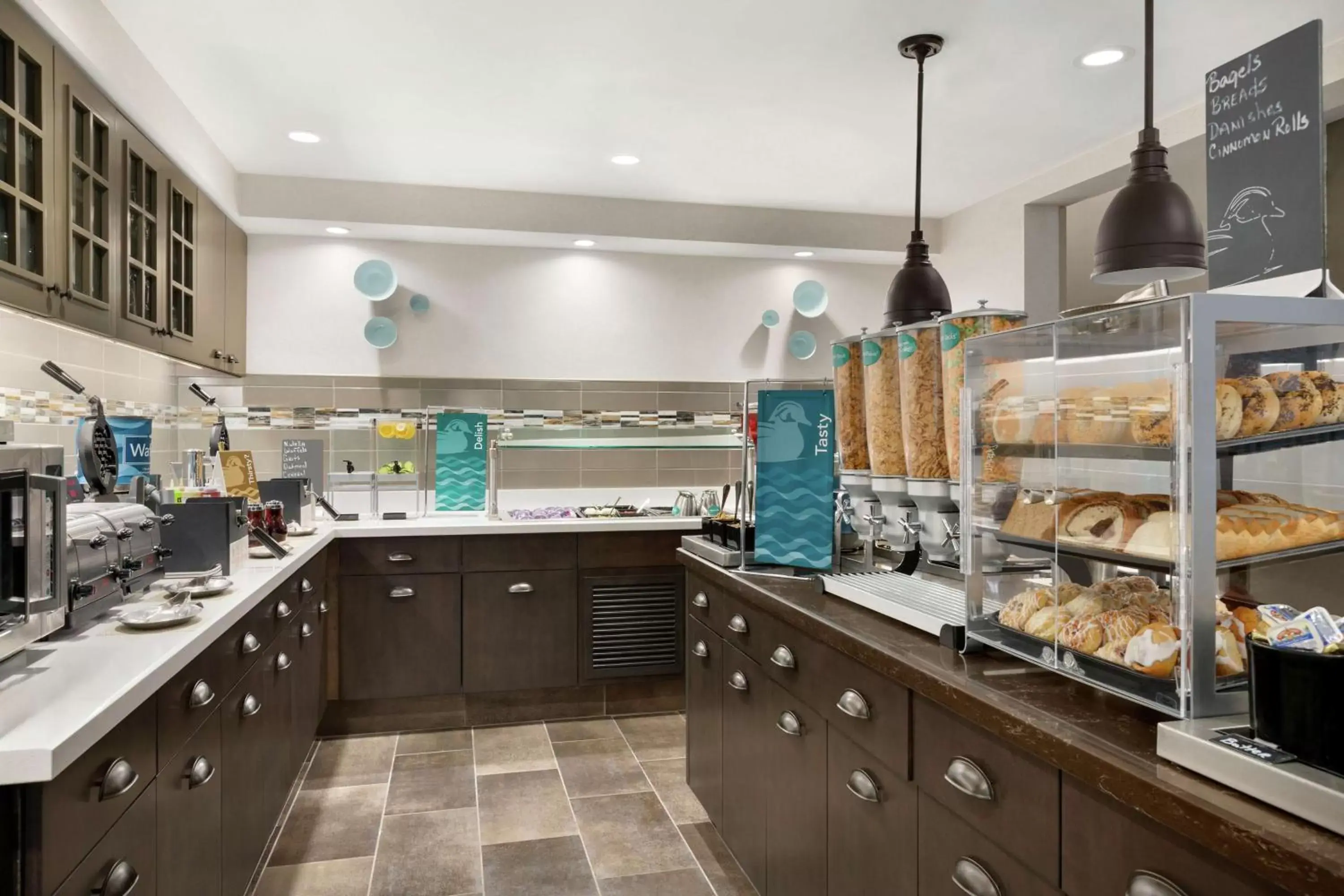 Breakfast, Kitchen/Kitchenette in Homewood Suites by Hilton Dallas-Arlington