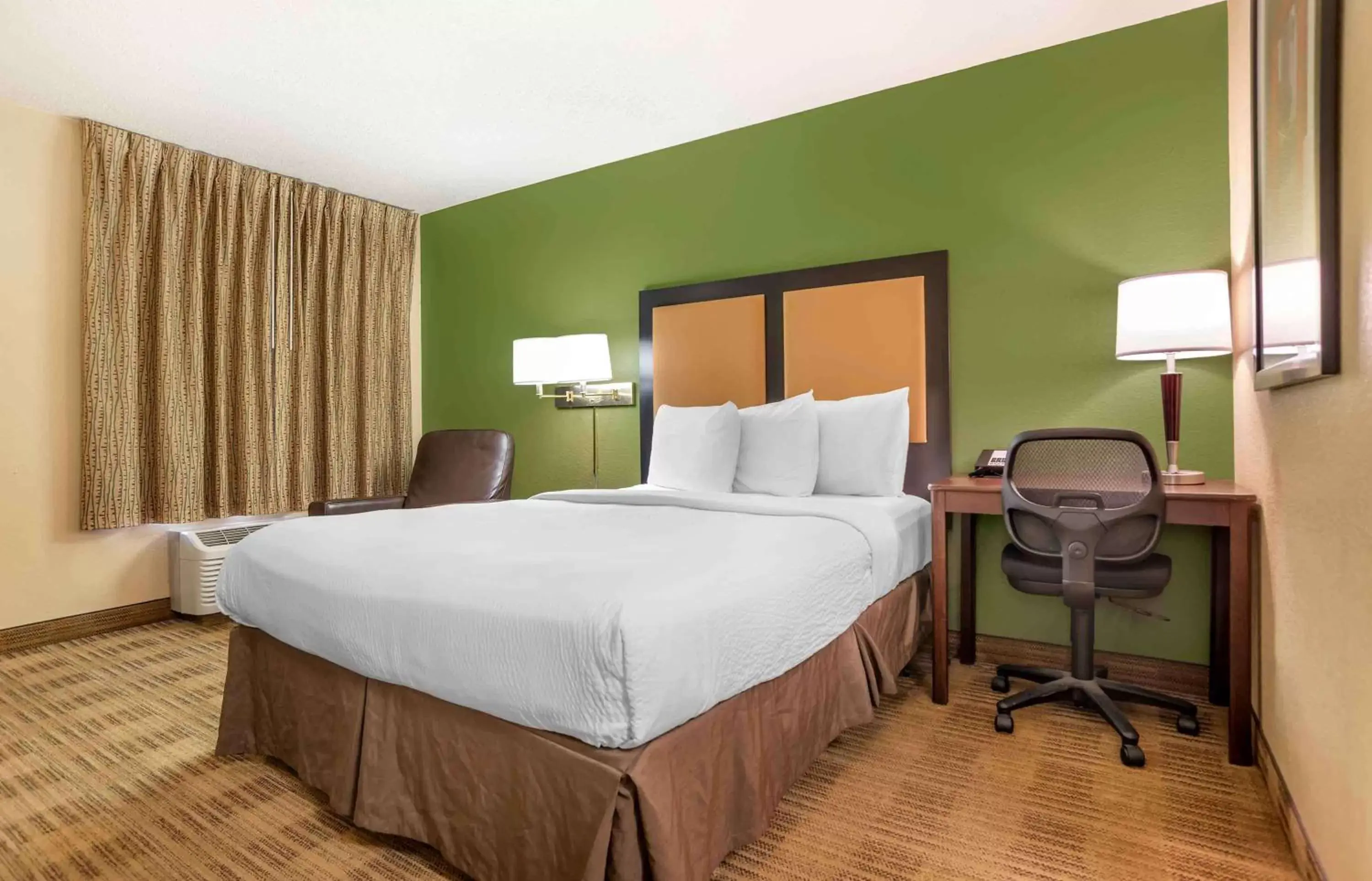 Bedroom, Bed in Extended Stay America Suites - Jackson - North