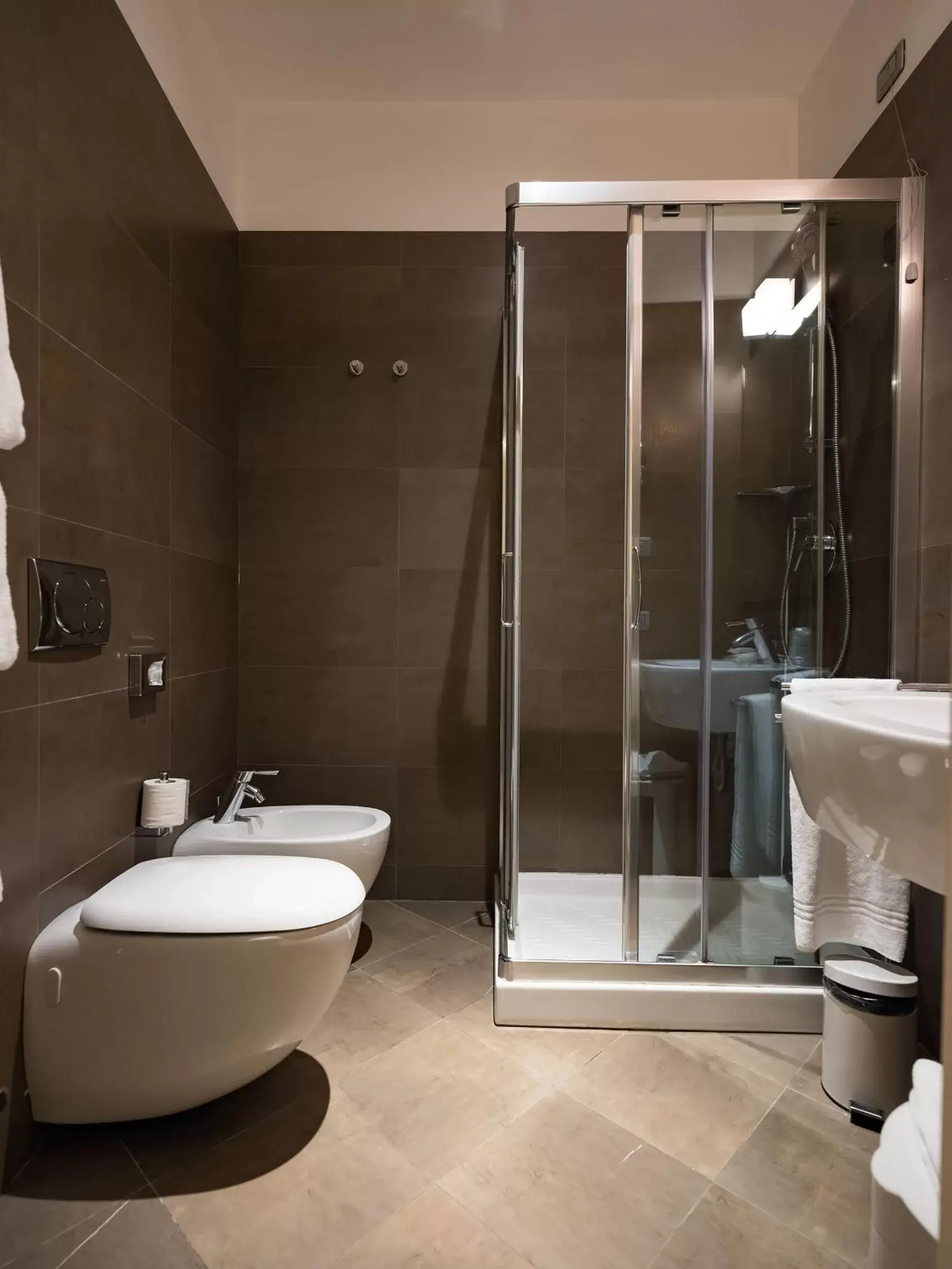 Bathroom in Hotel Dell'Opera