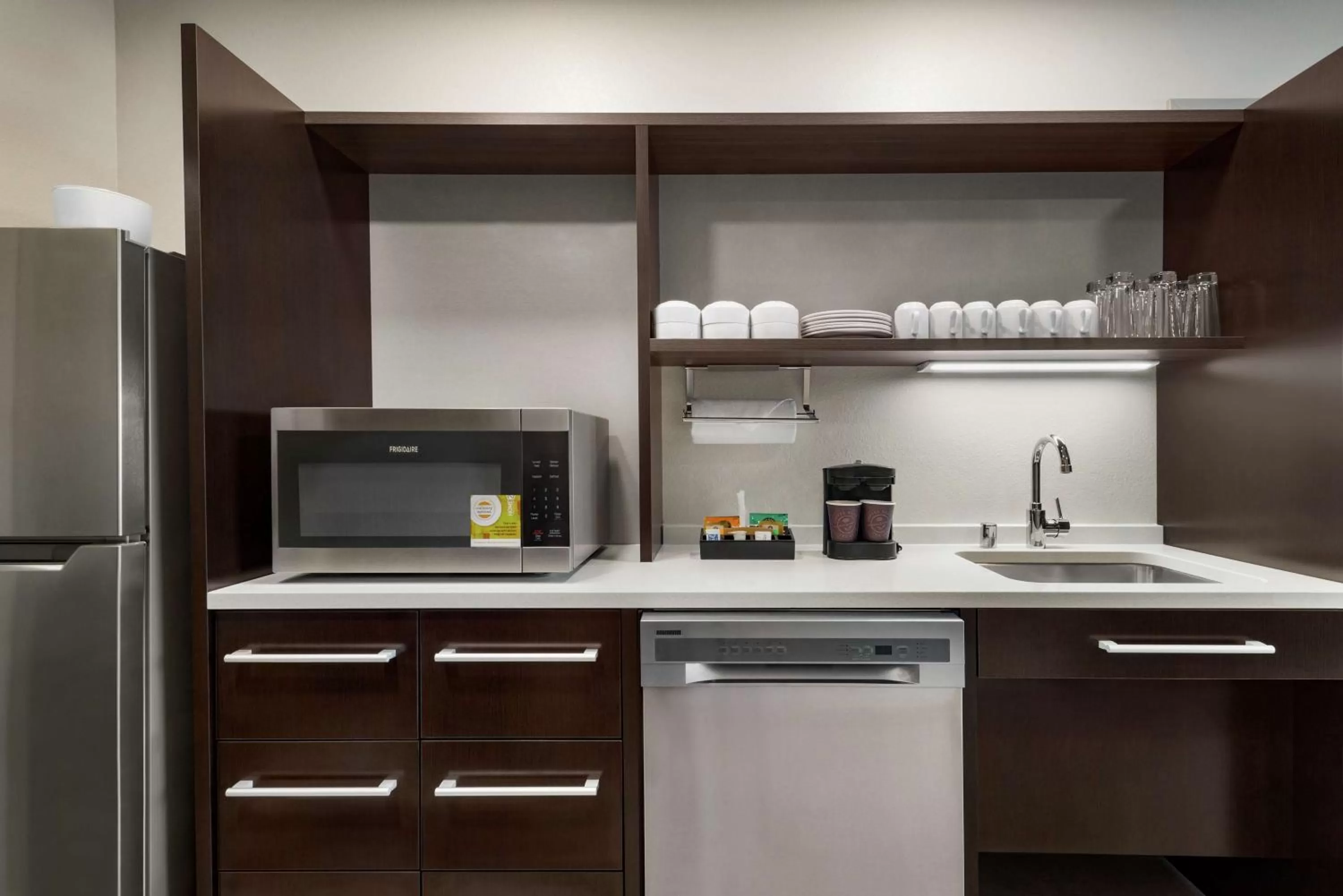 Kitchen or kitchenette in Home2 Suites By Hilton Madison Central Alliant Energy Center