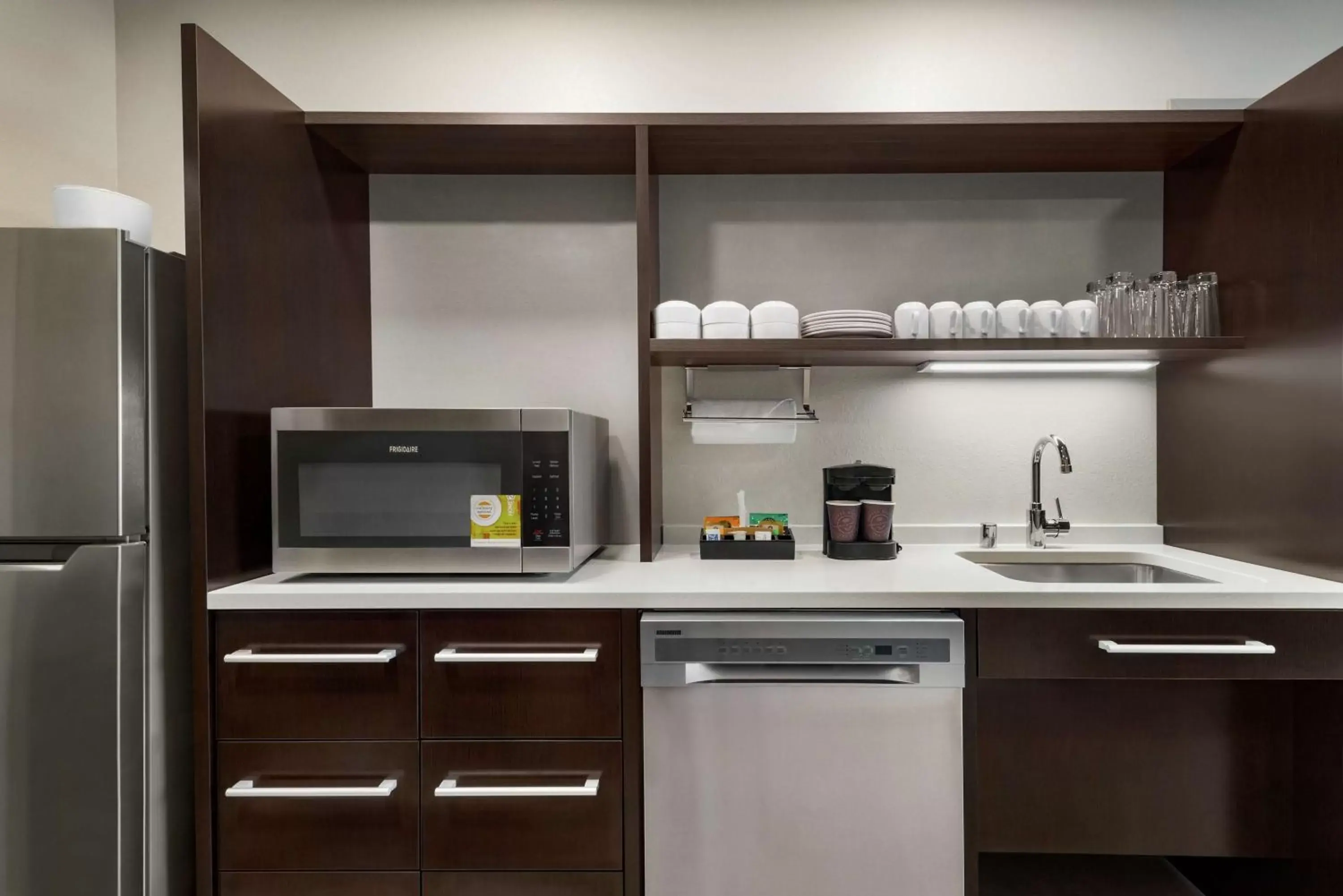 Kitchen or kitchenette, Kitchen/Kitchenette in Home2 Suites By Hilton Madison Central Alliant Energy Center