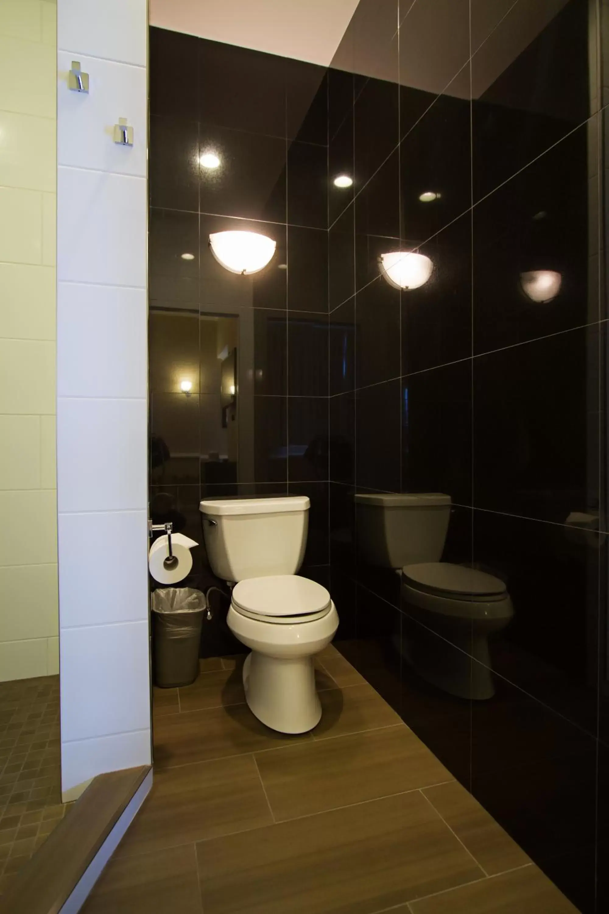 Bathroom in Glenwood Inn & Suites