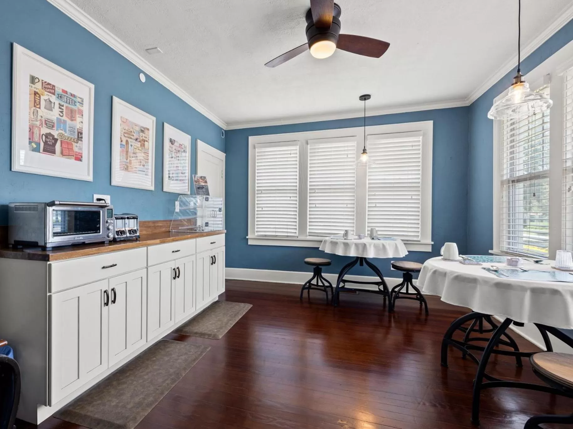 Dining area, Kitchen/Kitchenette in The Kenwood Gables
