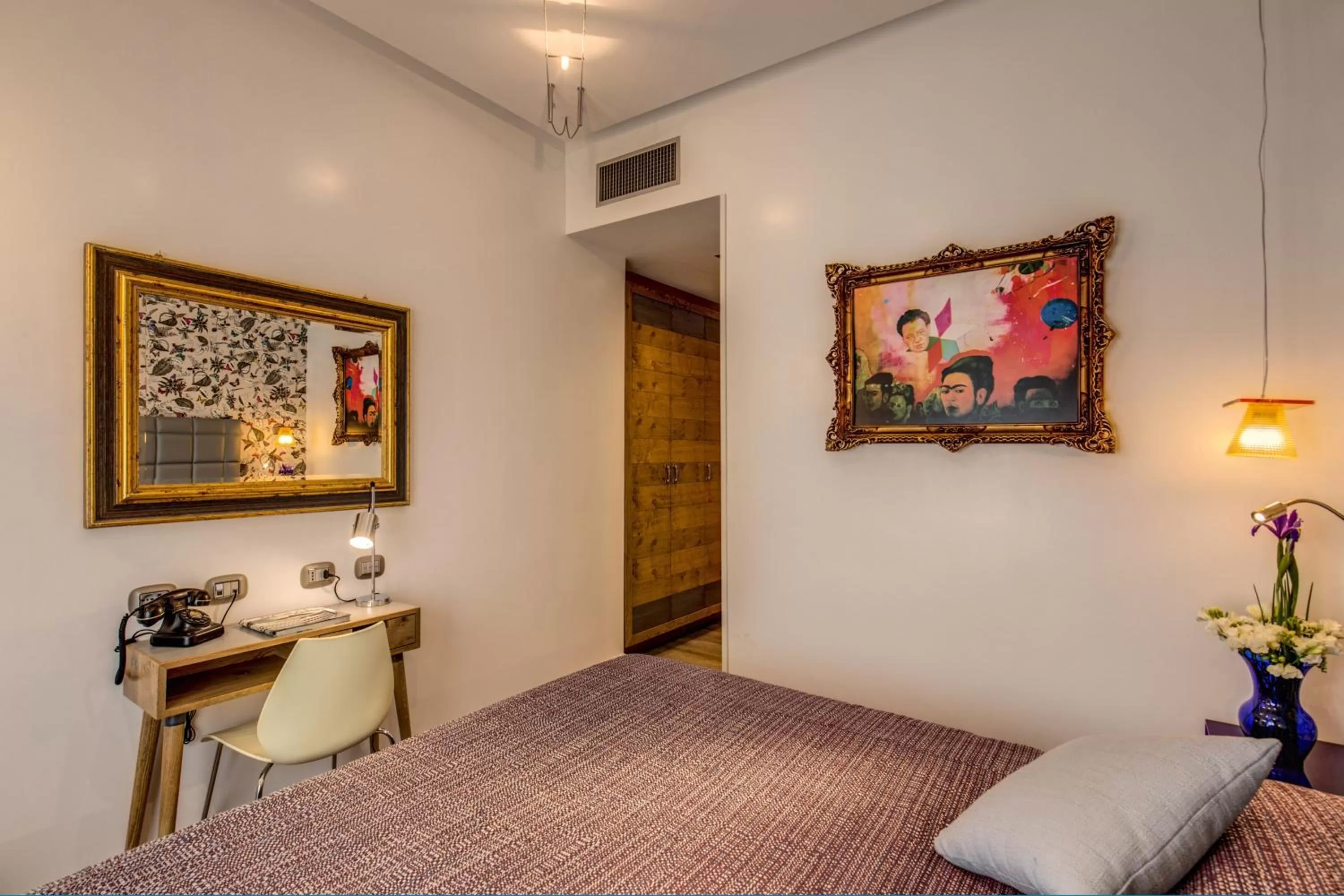 Photo of the whole room, Bed in Parlamento Boutique Hotel