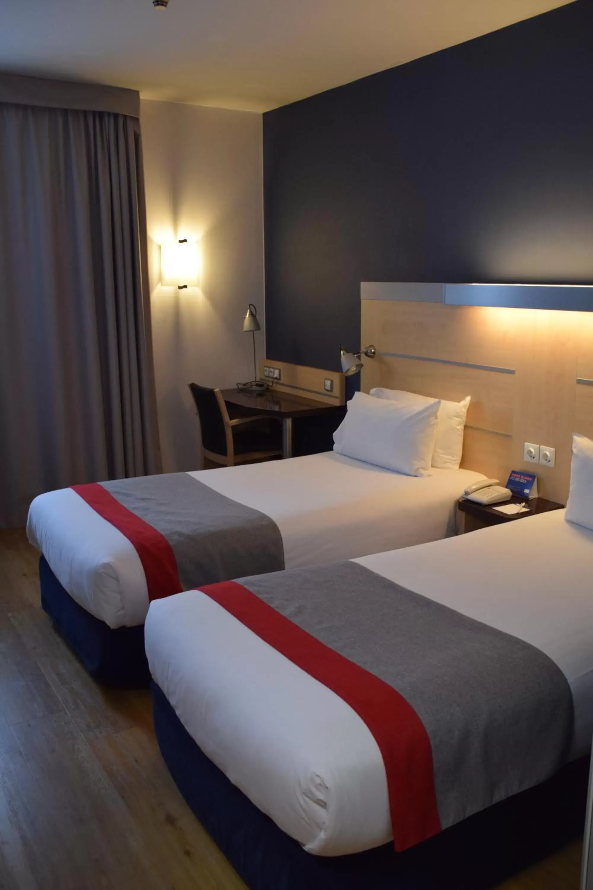 Photo of the whole room, Bed in Hotel Holiday Inn Express Madrid-Rivas