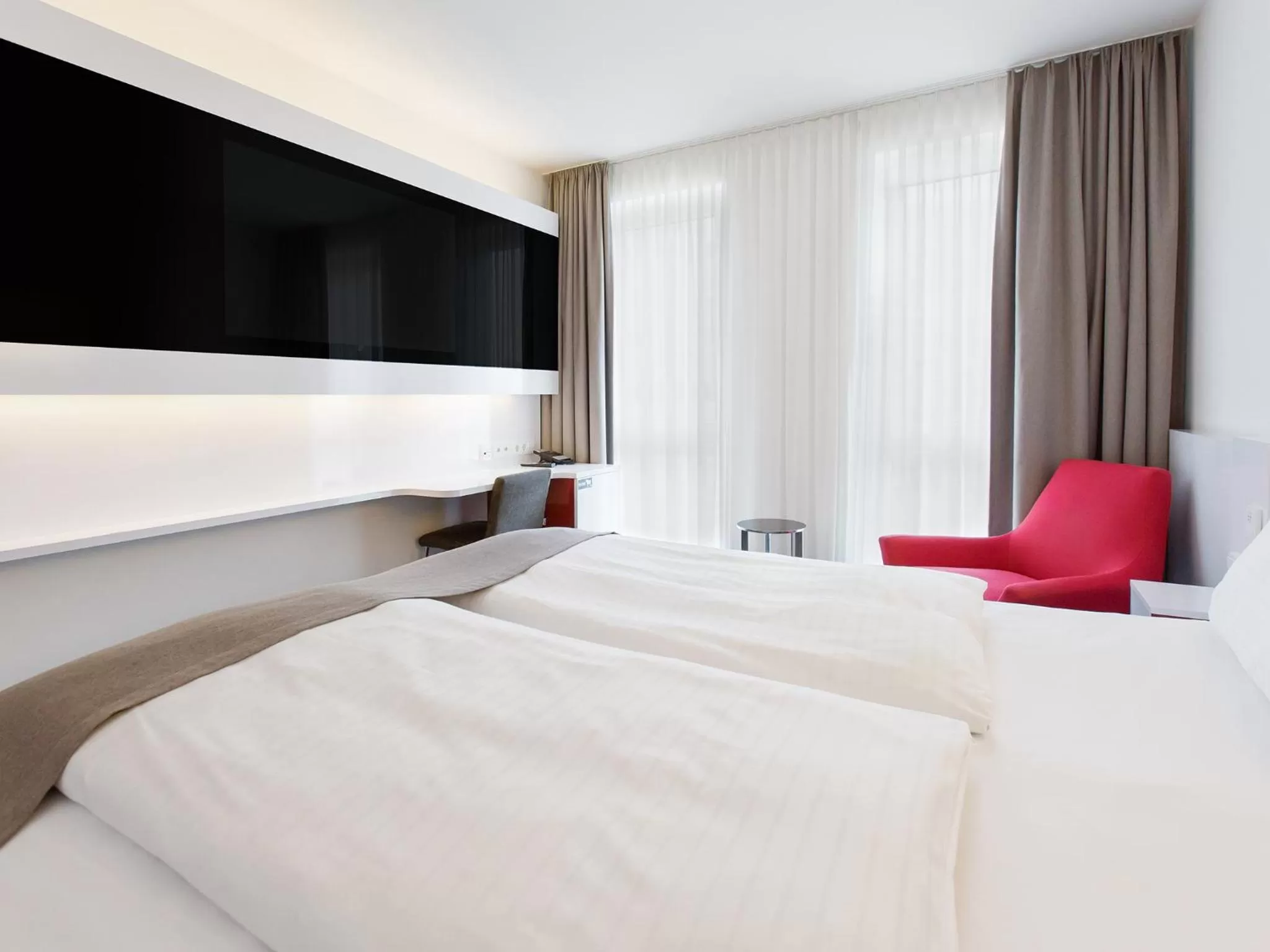 Day, Bed in DORMERO Hotel Frankfurt