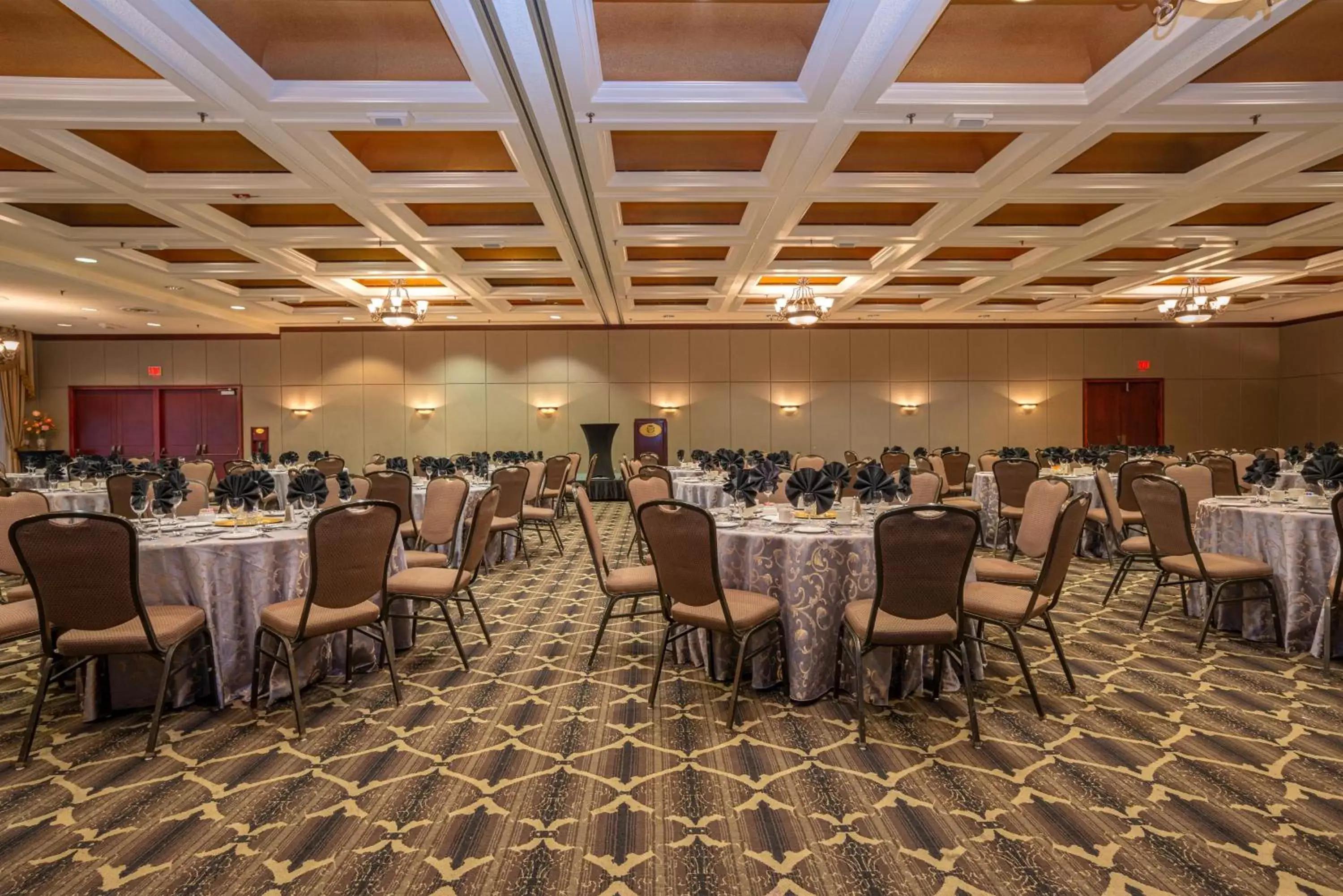 Banquet/Function facilities, Restaurant/Places to Eat in Sandman Signature Edmonton Downtown Hotel