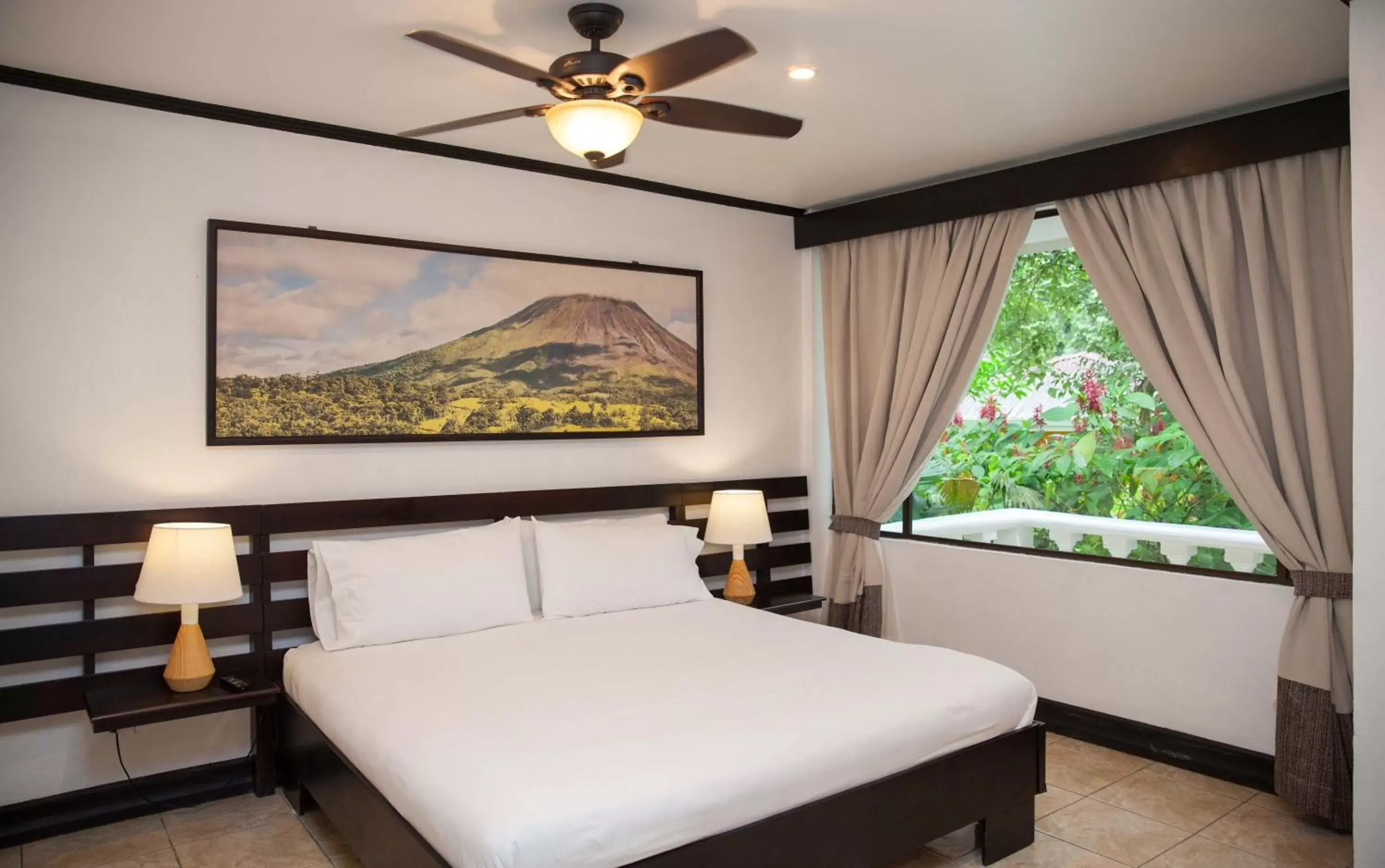 Bedroom, Bed in Tifakara Boutique Hotel & Birding Oasis