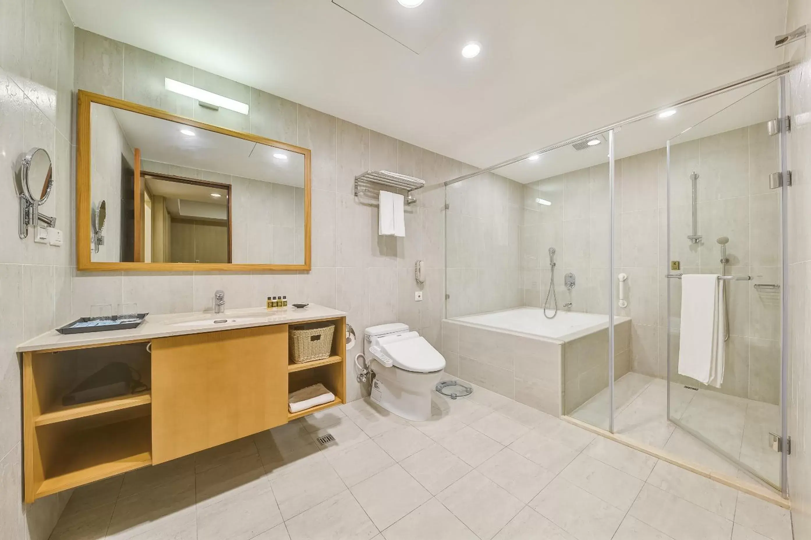 Shower, Bathroom in Fuji Grand Hotel