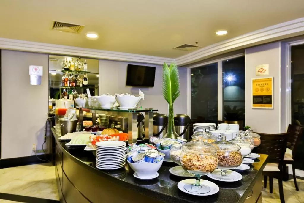 Breakfast, Restaurant/Places to Eat in Studio Comfort Ibirapuera