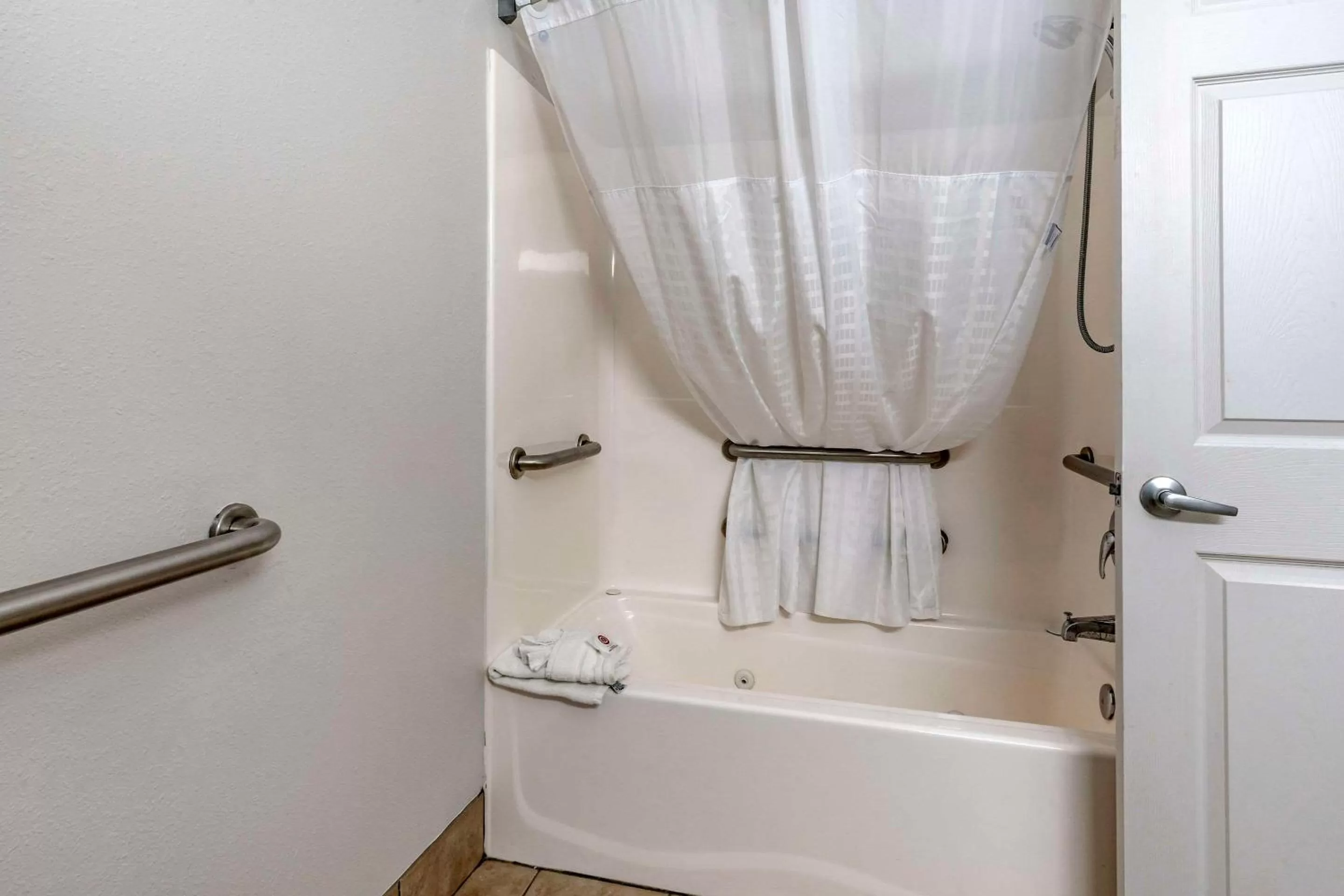 Bathroom in Comfort Inn & Suites Shelbyville