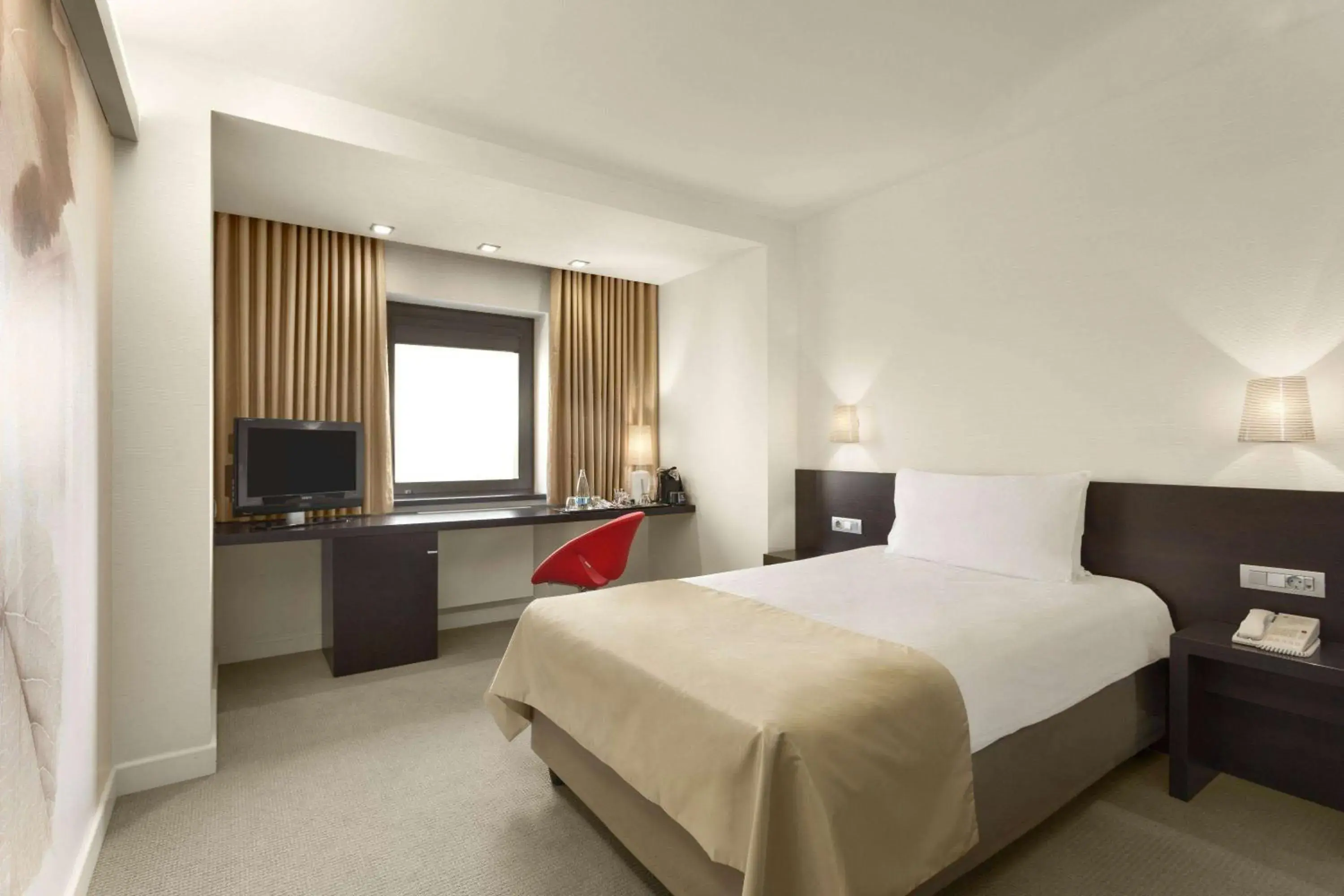 Photo of the whole room, Bed in Ramada Plaza by Wyndham Bucharest Convention Center