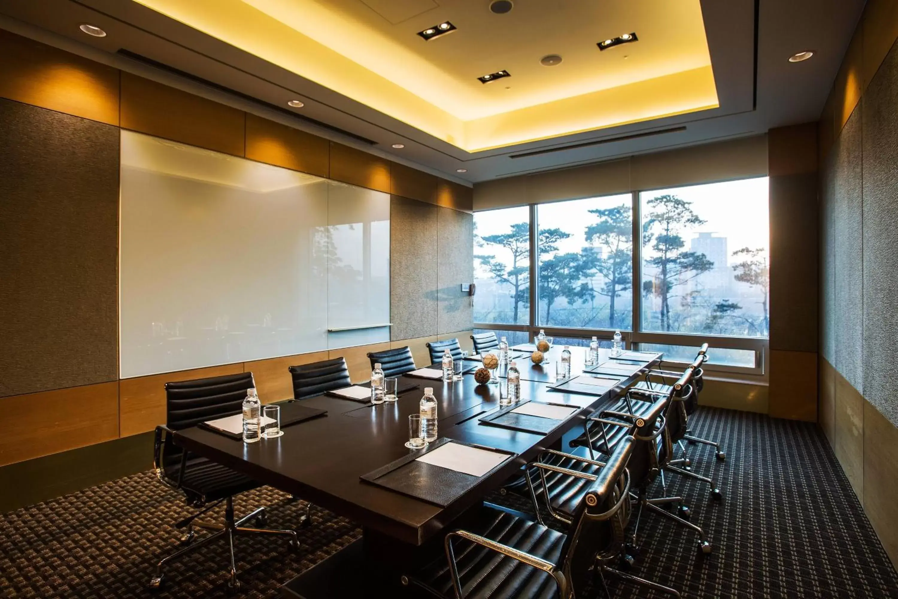 Meeting/conference room in Marriott Executive Apartment Seoul