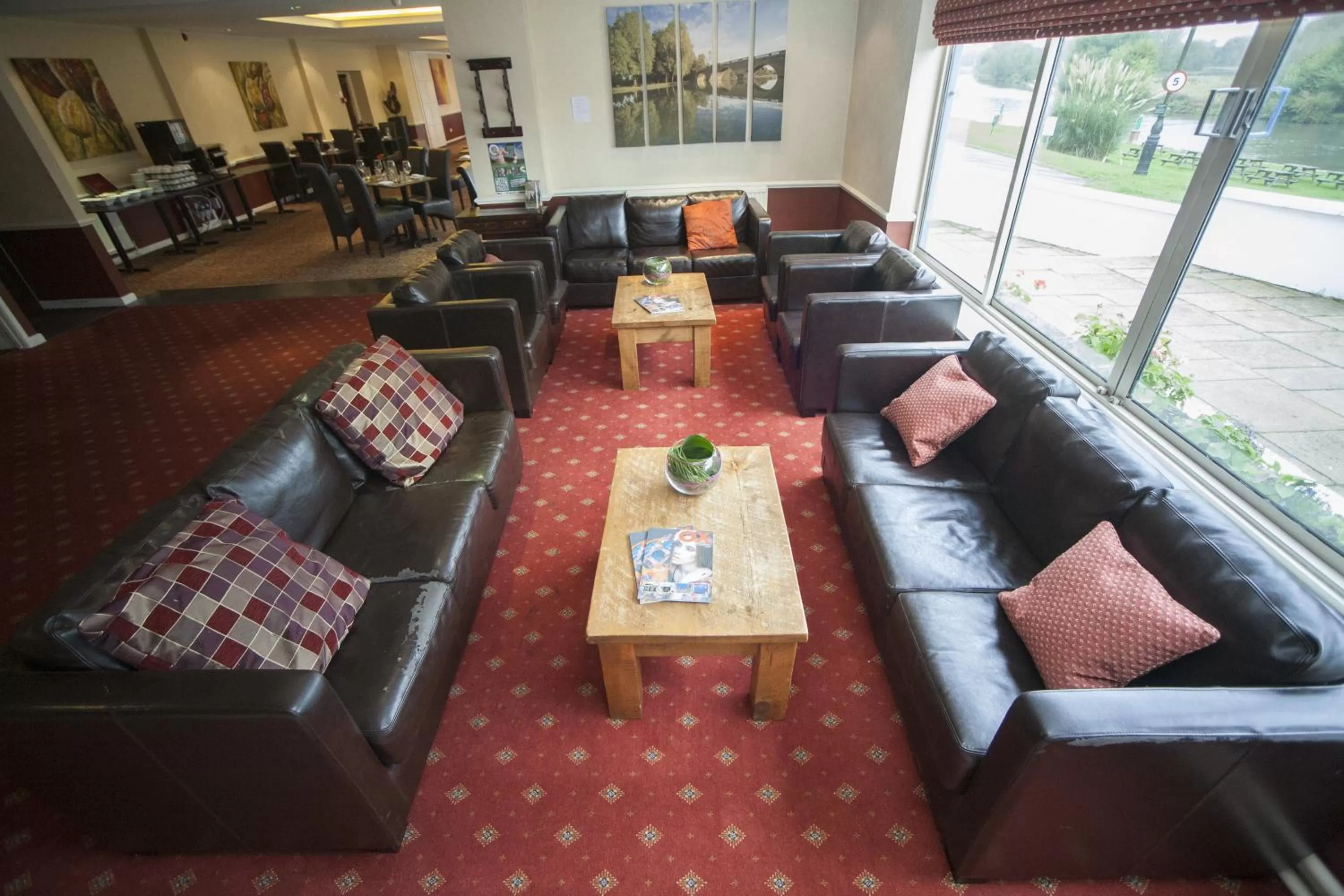 Lobby or reception in Shillingford Bridge Hotel
